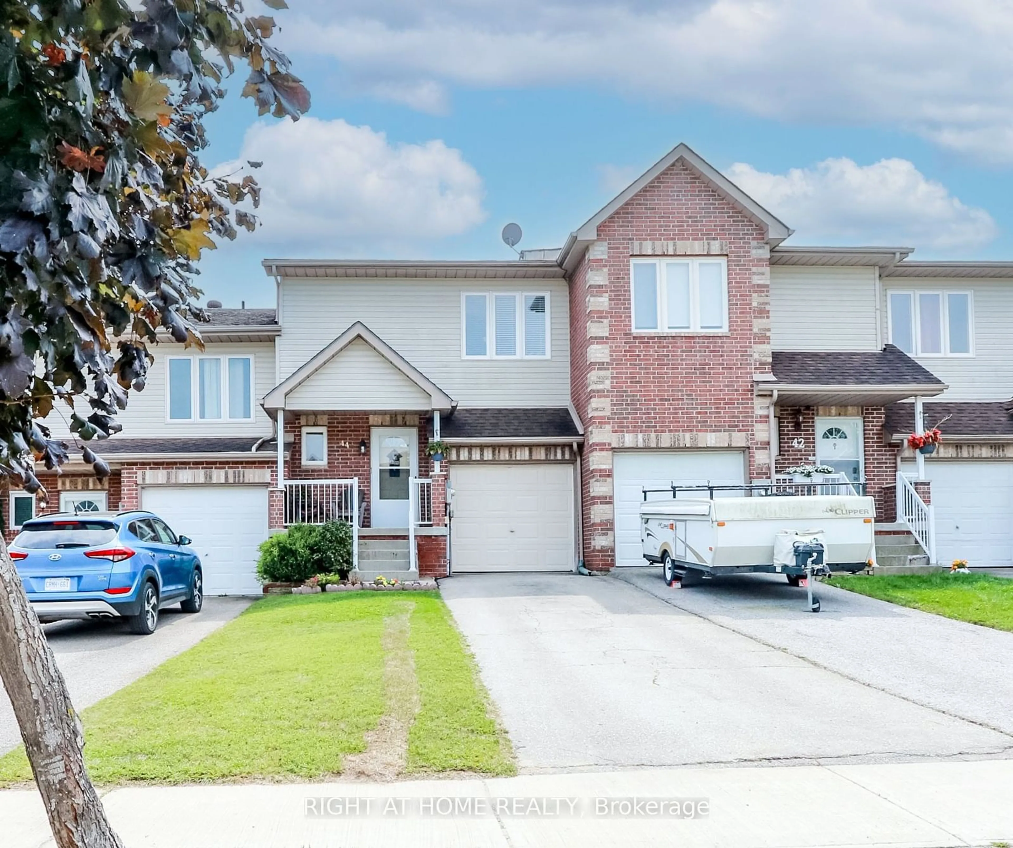 Frontside or backside of a home for 44 Parkside Cres, Essa Ontario L3W 0K9