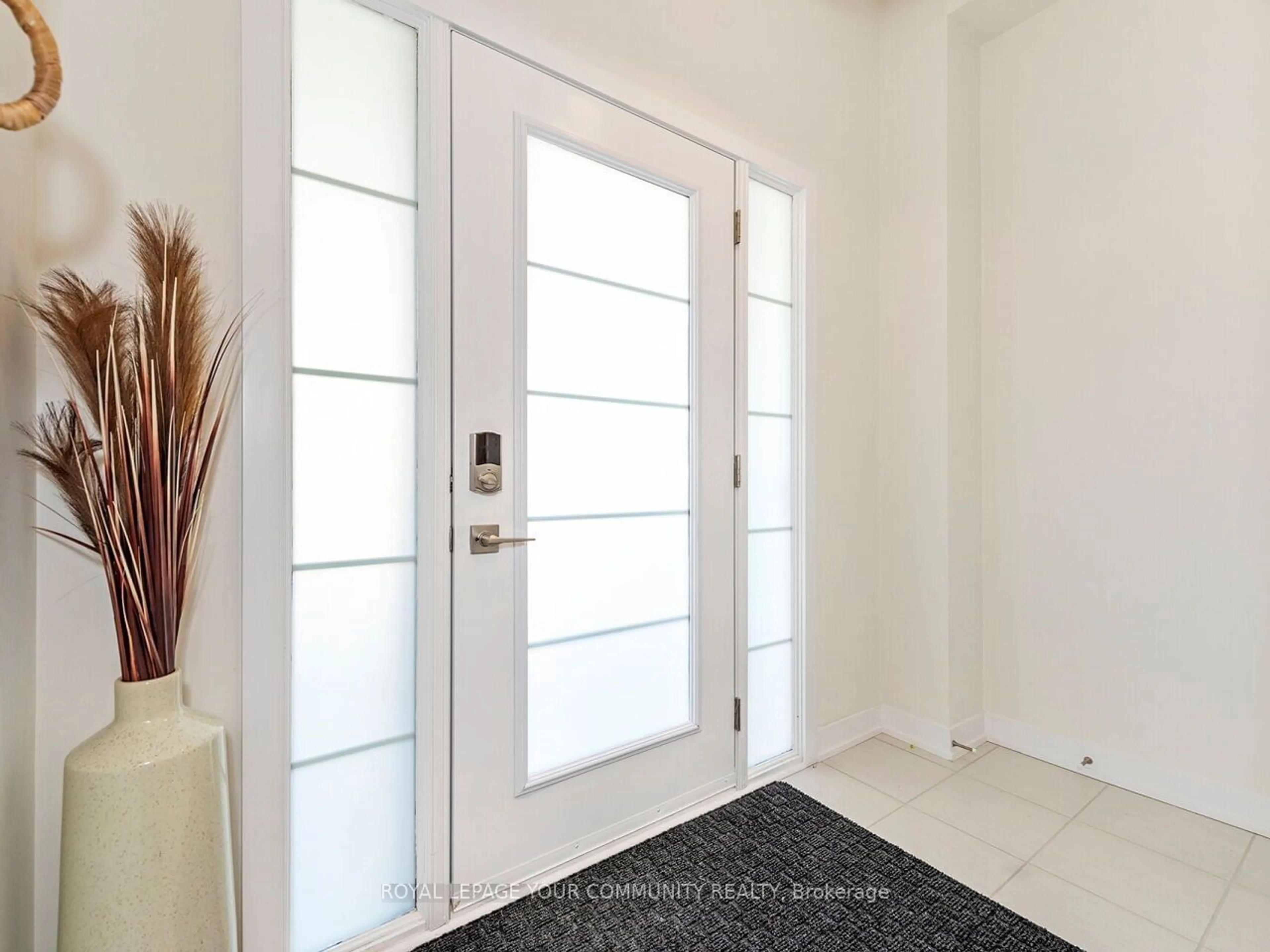 Indoor entryway, wood floors for 99 Dancers Dr, Markham Ontario L6C 2A5