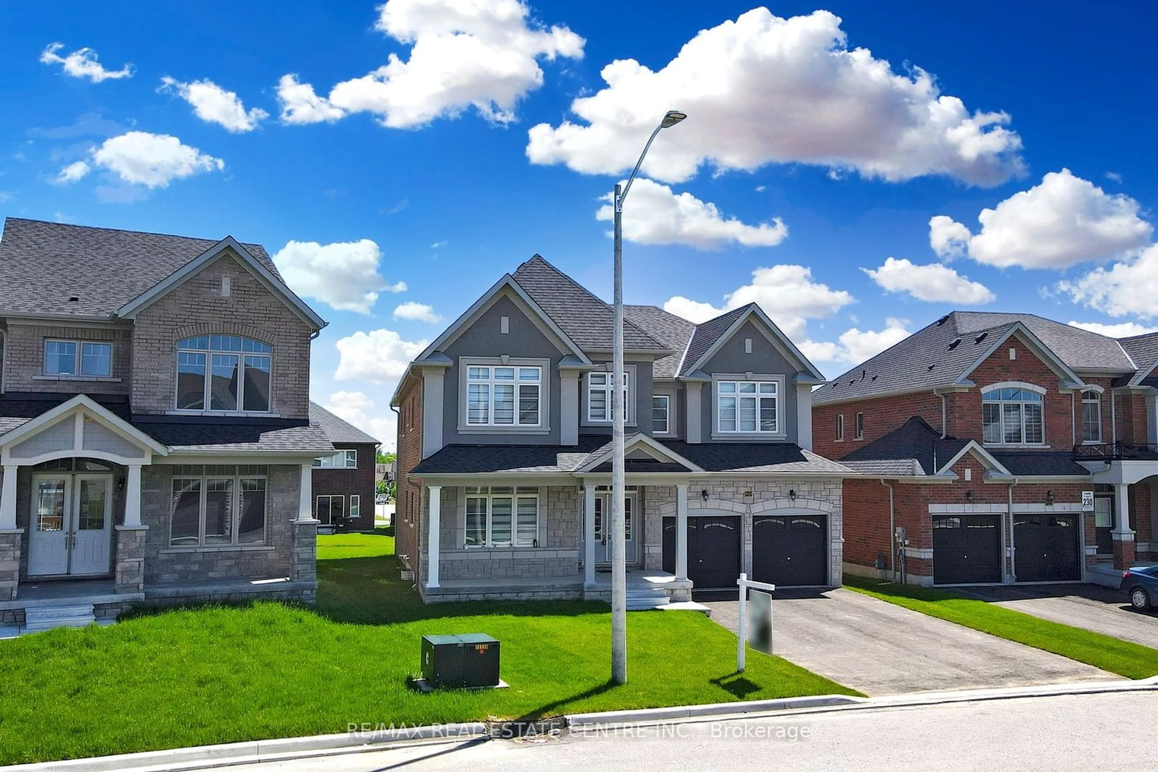 Frontside or backside of a home, the street view for 1623 Corsal Crt, Innisfil Ontario L9S 0P8