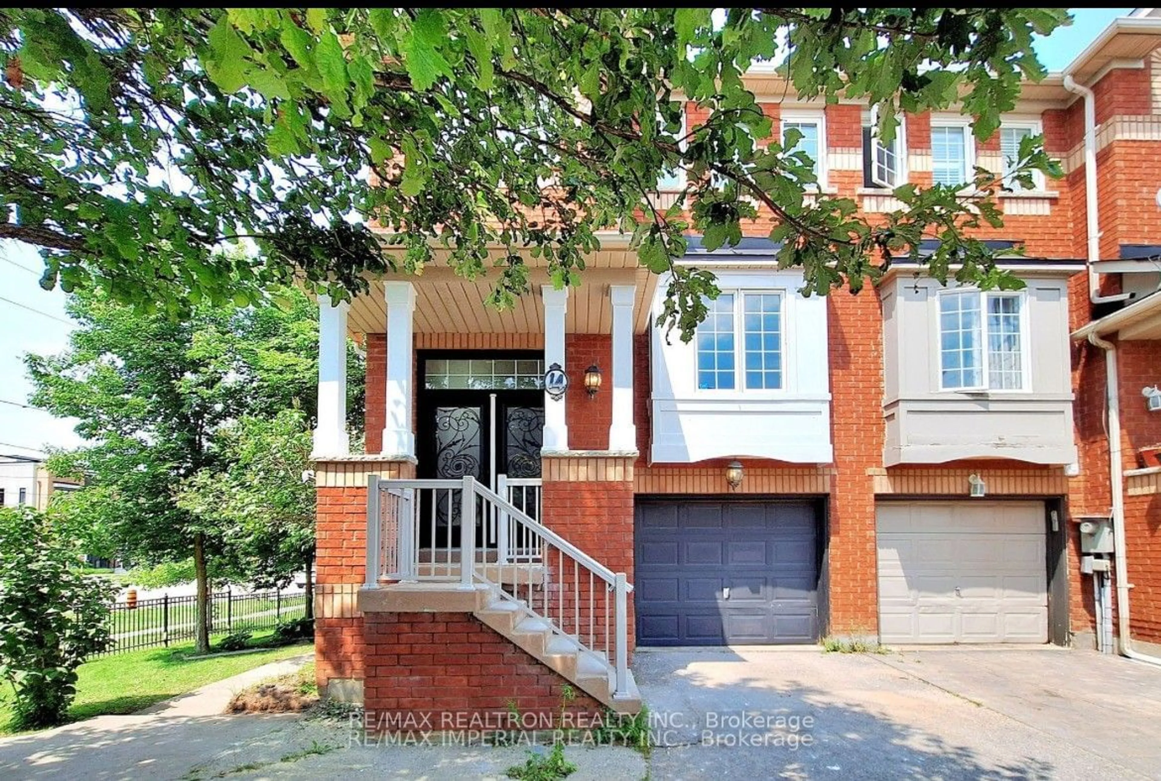 A pic from exterior of the house or condo for 10 Old Colony Rd #14, Richmond Hill Ontario L4E 4L4