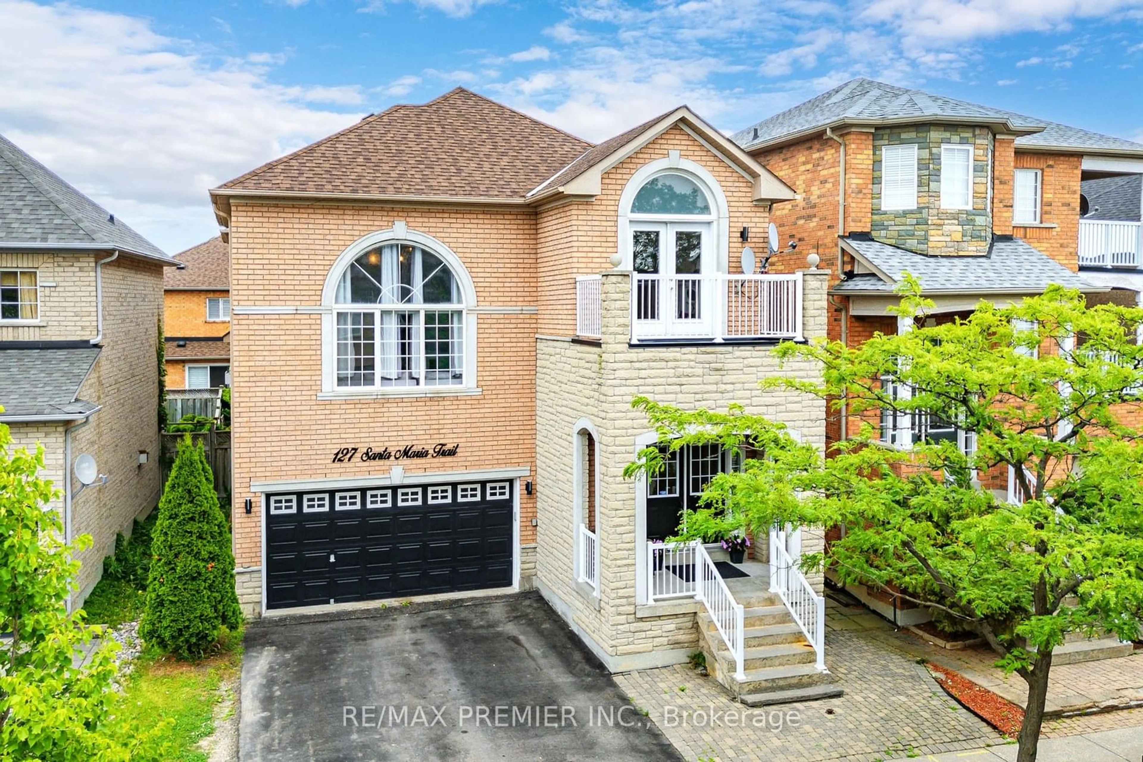 Home with brick exterior material for 127 Santa Maria Tr, Vaughan Ontario L6A 3G9