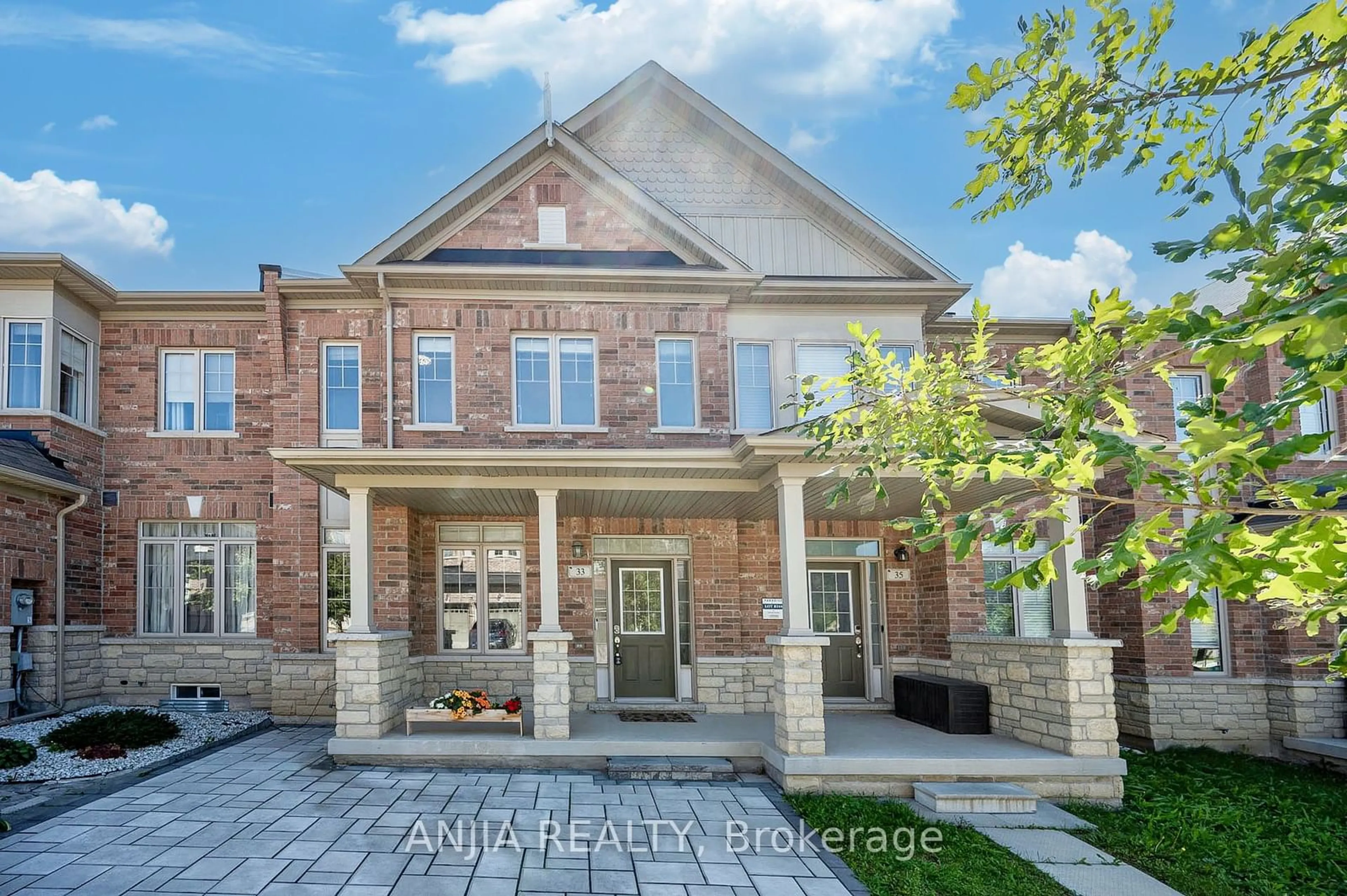 Home with brick exterior material for 33 Cherna Ave, Markham Ontario L6C 0X5