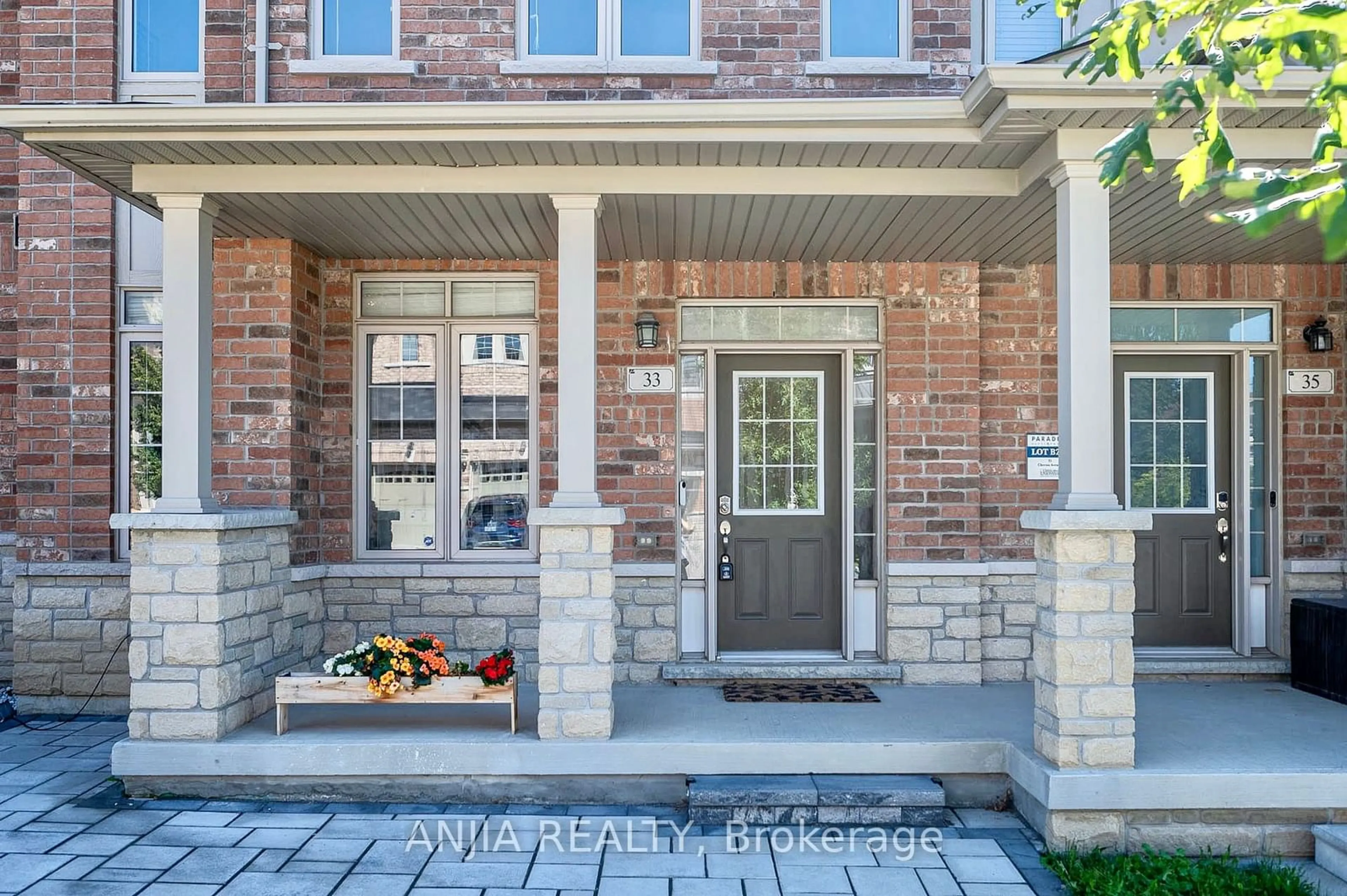 Home with brick exterior material for 33 Cherna Ave, Markham Ontario L6C 0X5