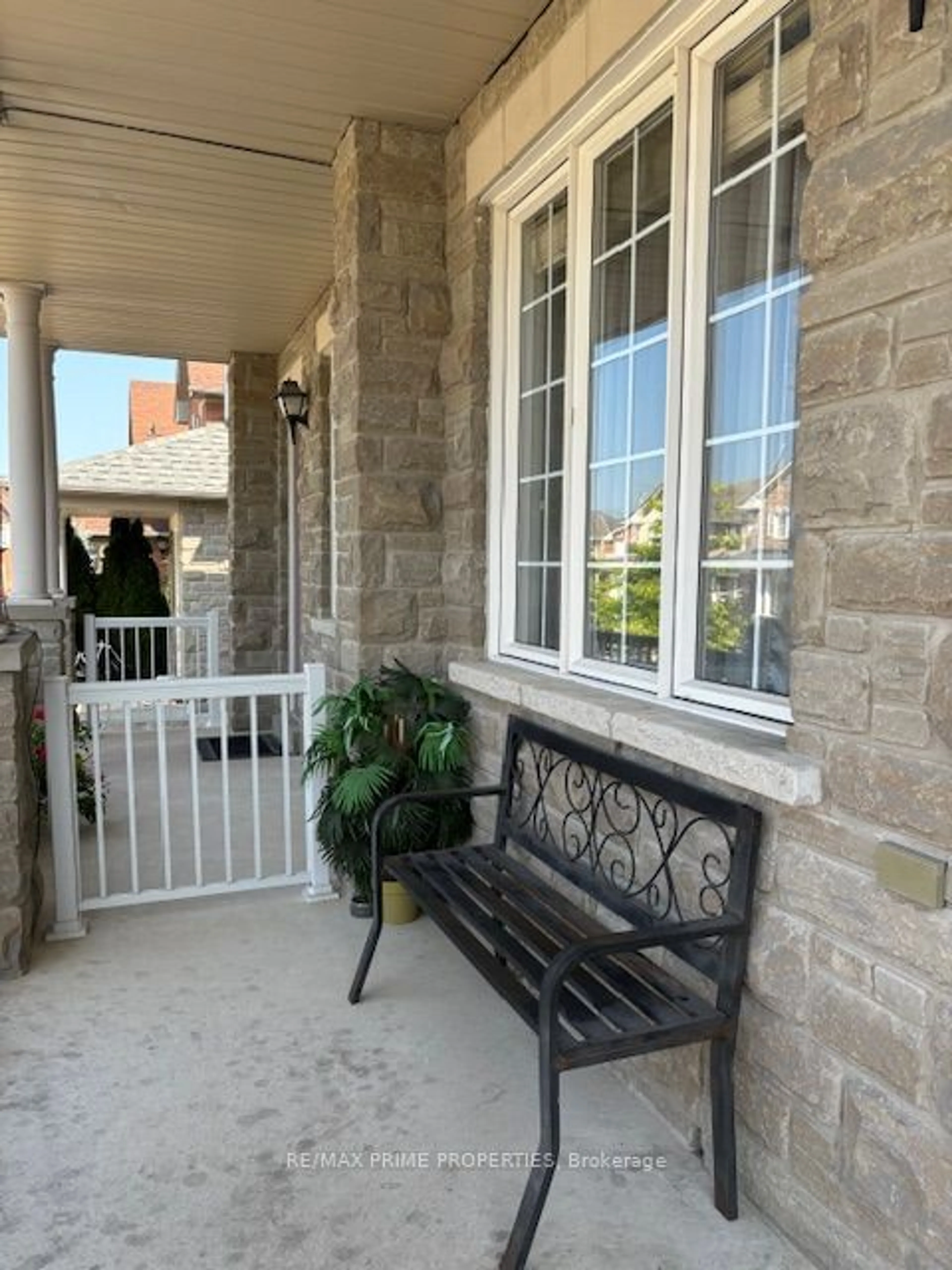 Patio for 15 Bond Lake Park St, Richmond Hill Ontario L4E 5C3