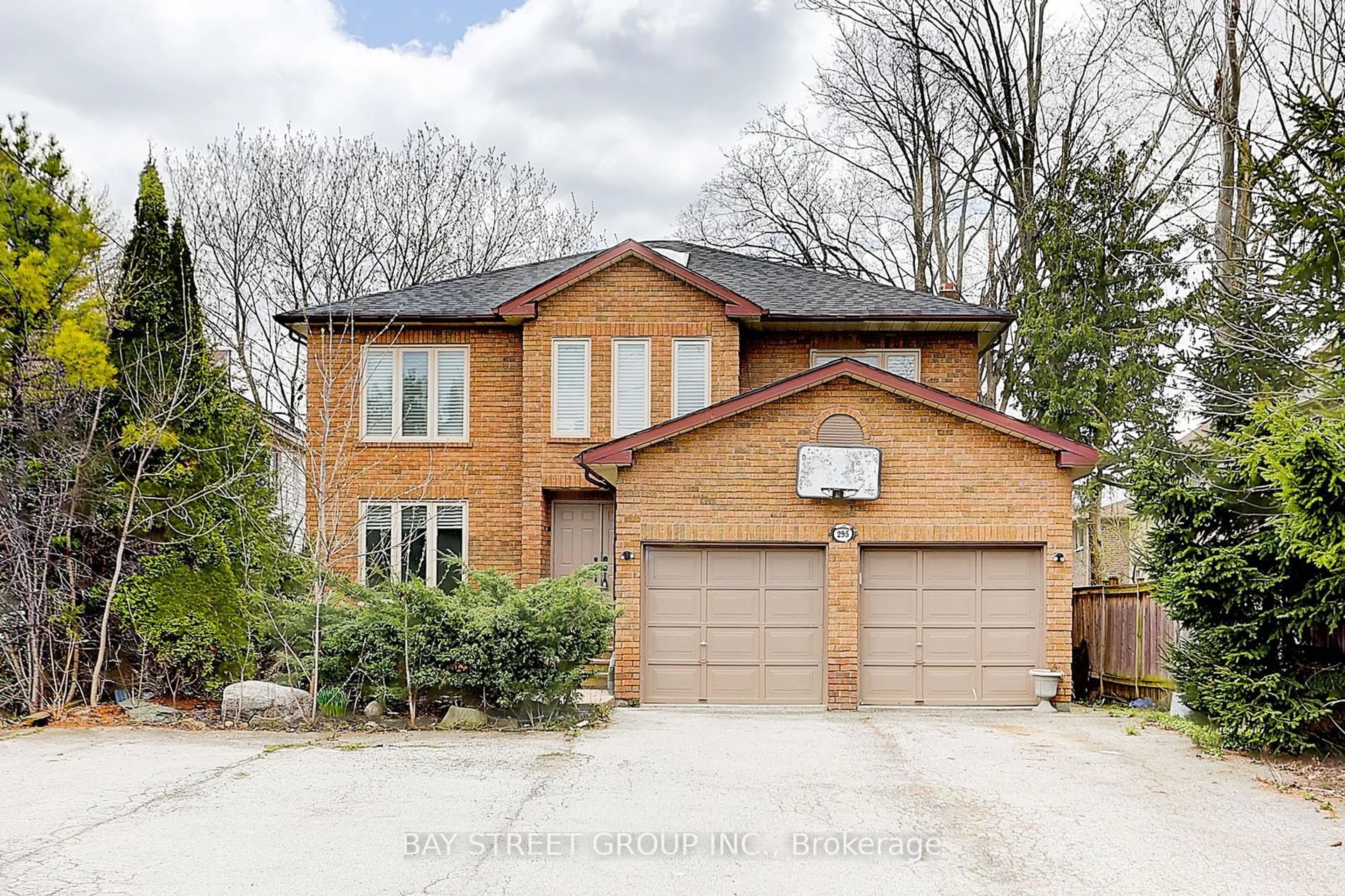 Frontside or backside of a home, the street view for 295 Elgin Mills Rd, Richmond Hill Ontario L4C 4M1