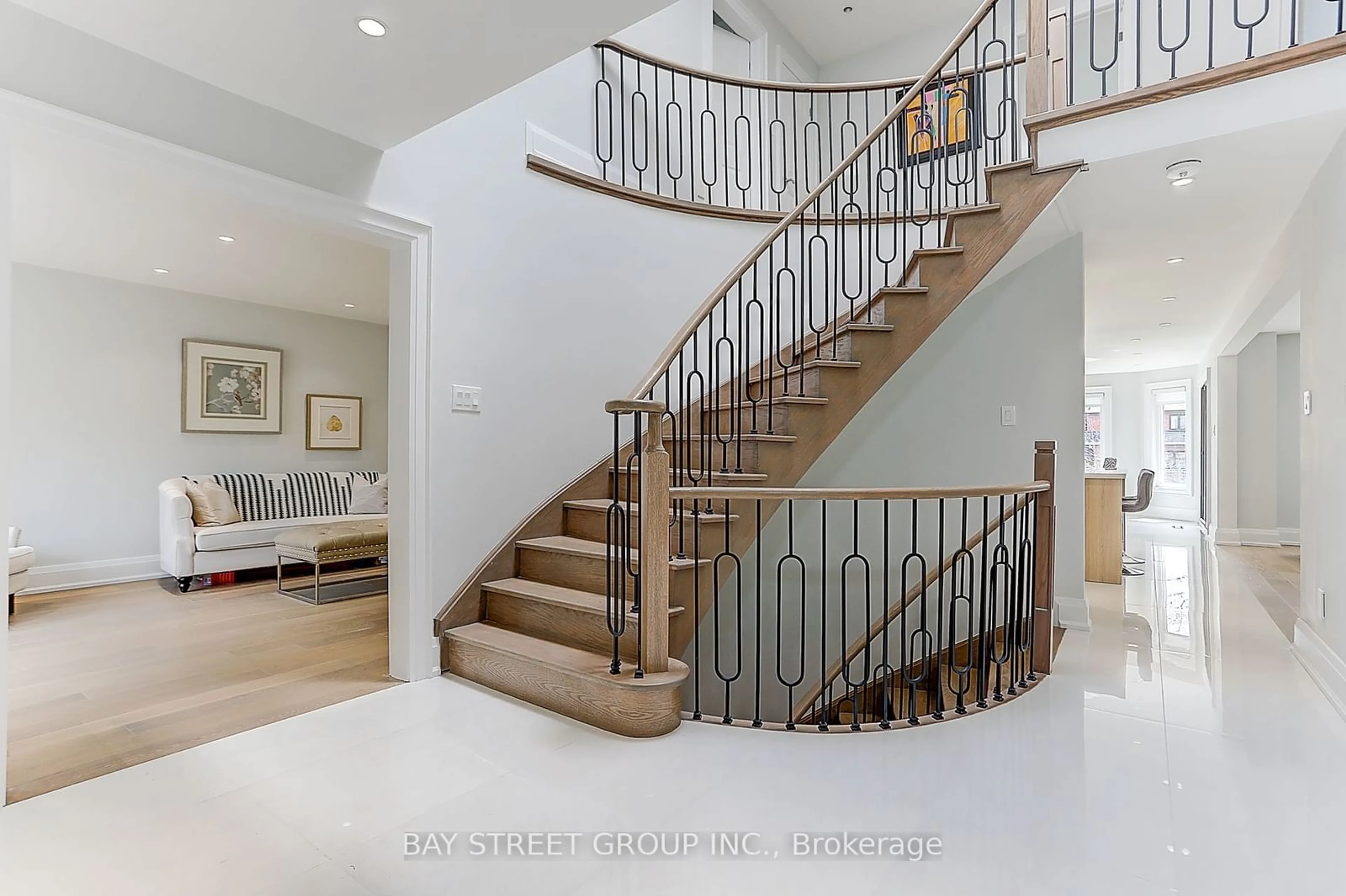 Stairs for 295 Elgin Mills Rd, Richmond Hill Ontario L4C 4M1