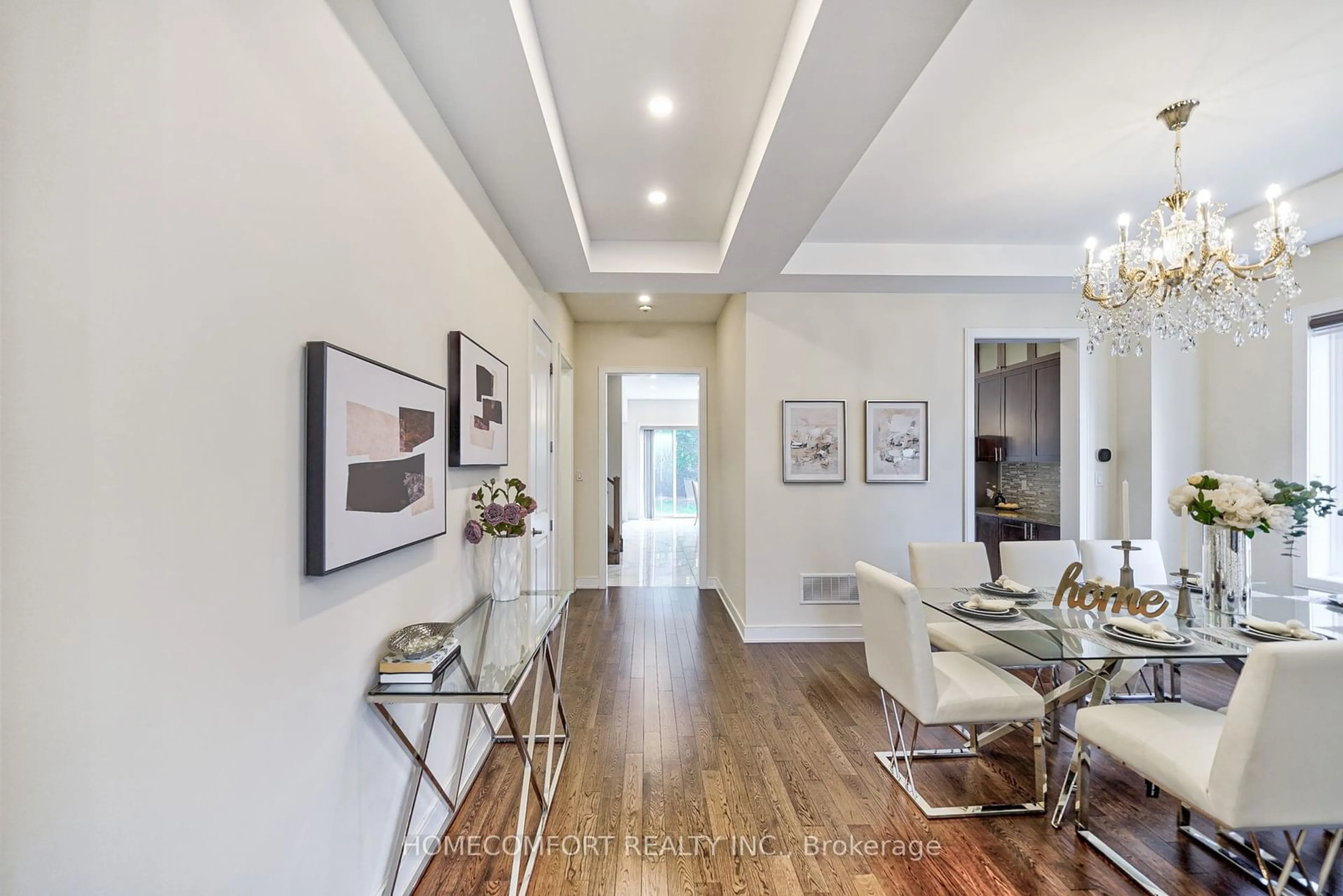 Indoor entryway, wood floors for 99 Mitchell Pl, Newmarket Ontario L3Y 0C7