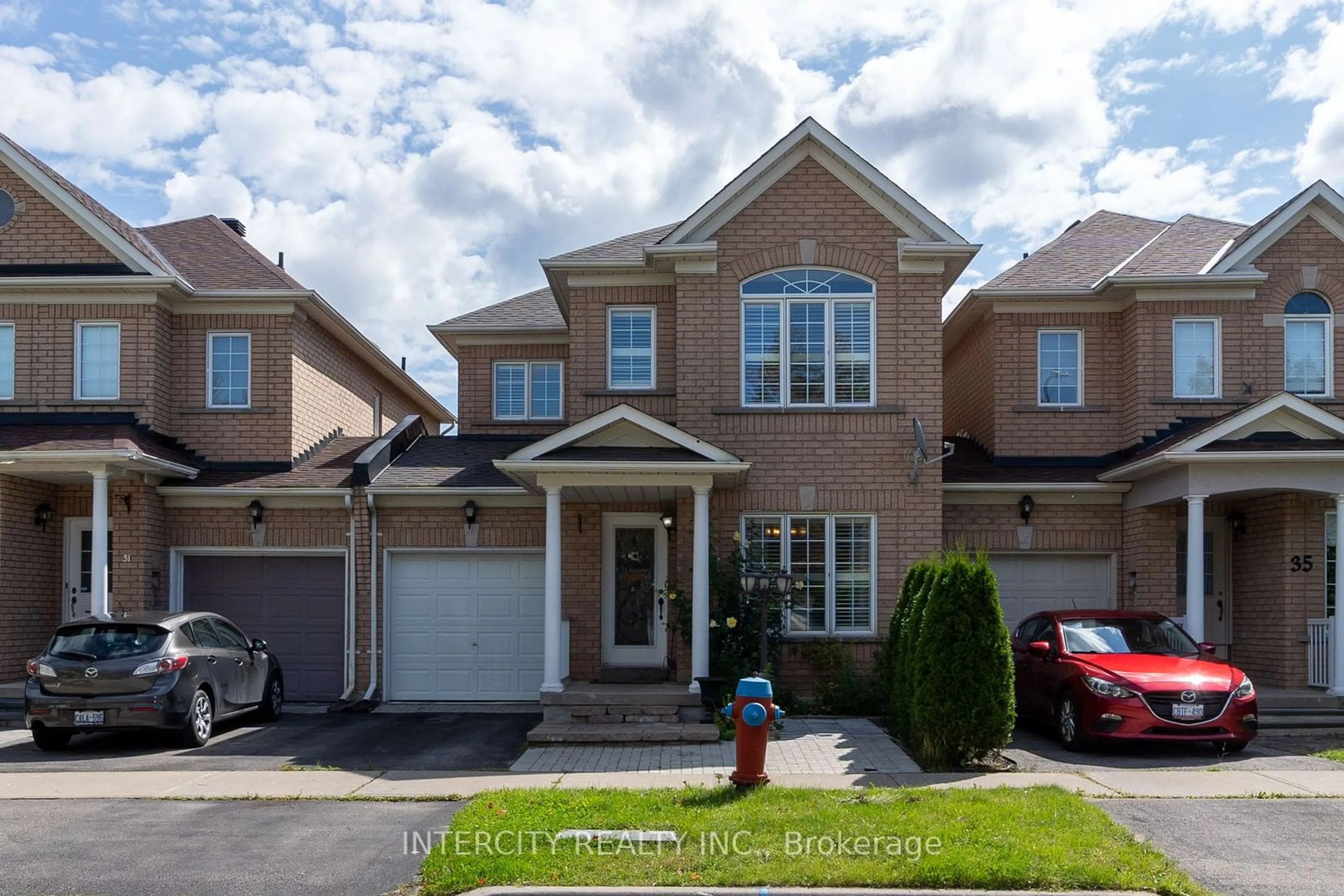 Frontside or backside of a home for 33 Walkview Cres, Richmond Hill Ontario L4E 4H5