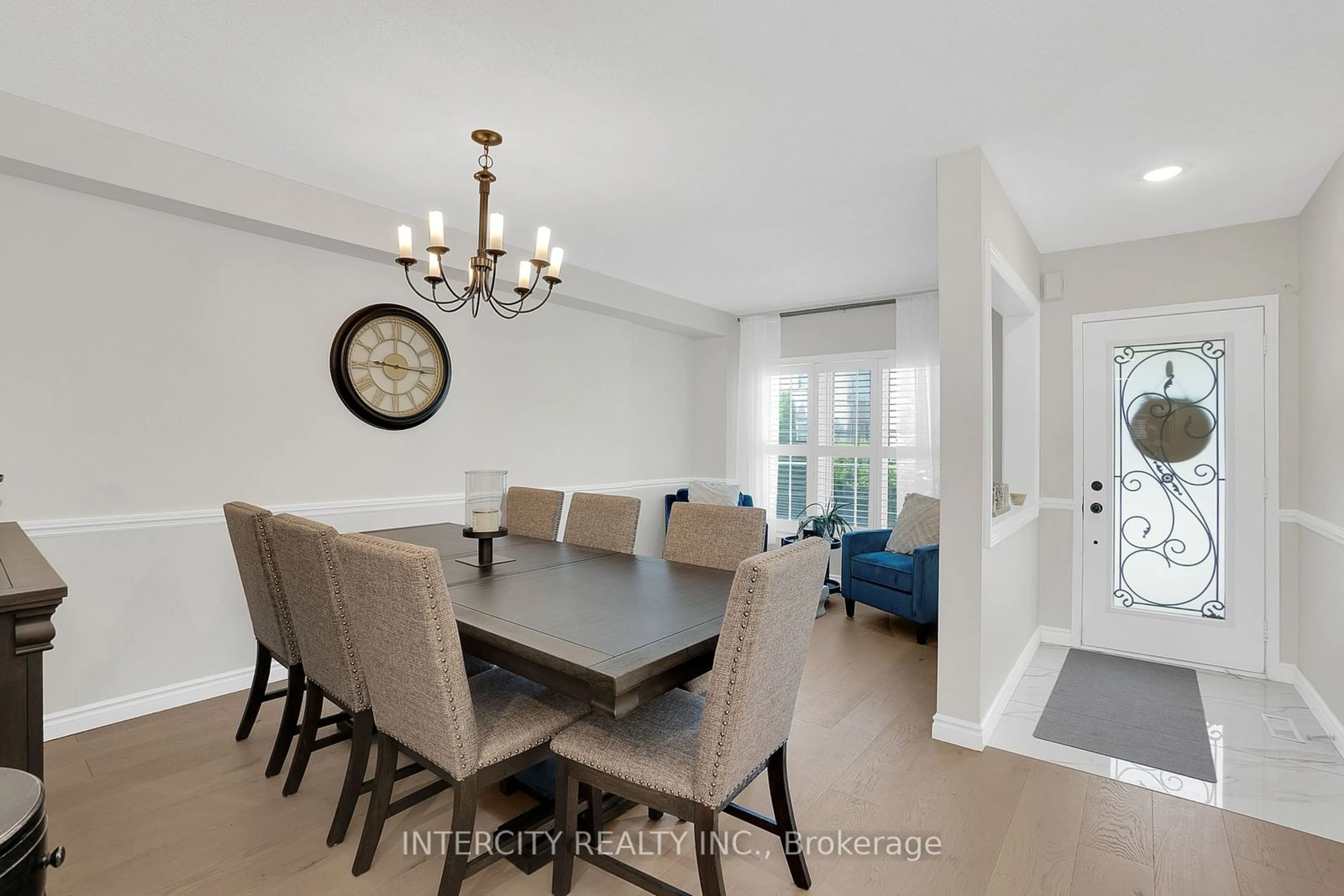 Dining room for 33 Walkview Cres, Richmond Hill Ontario L4E 4H5