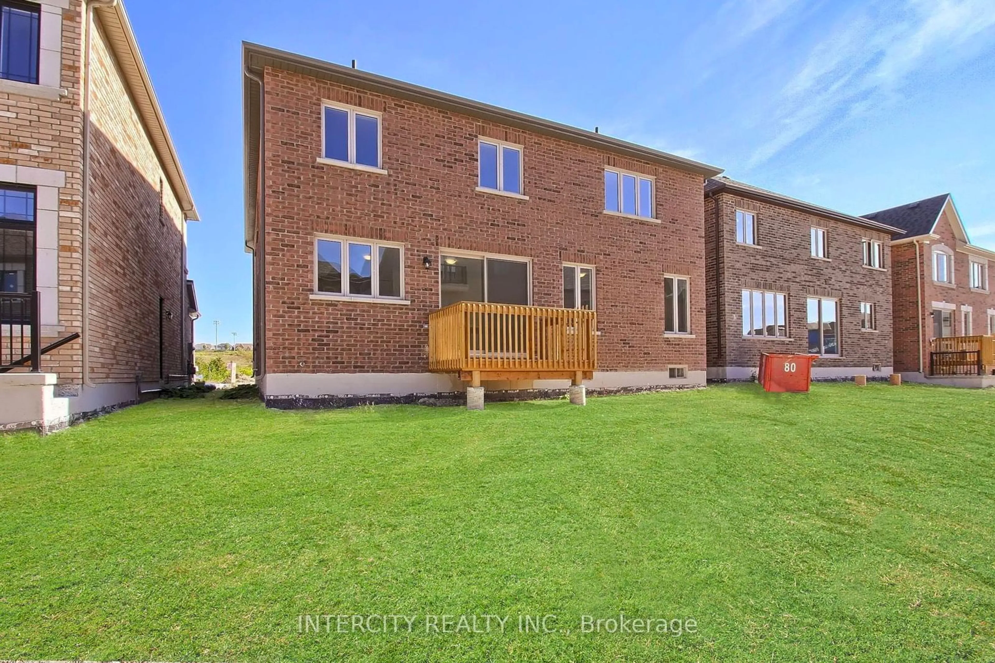 Frontside or backside of a home, the fenced backyard for 331 Seaview Hts, East Gwillimbury Ontario L9N 0Z1