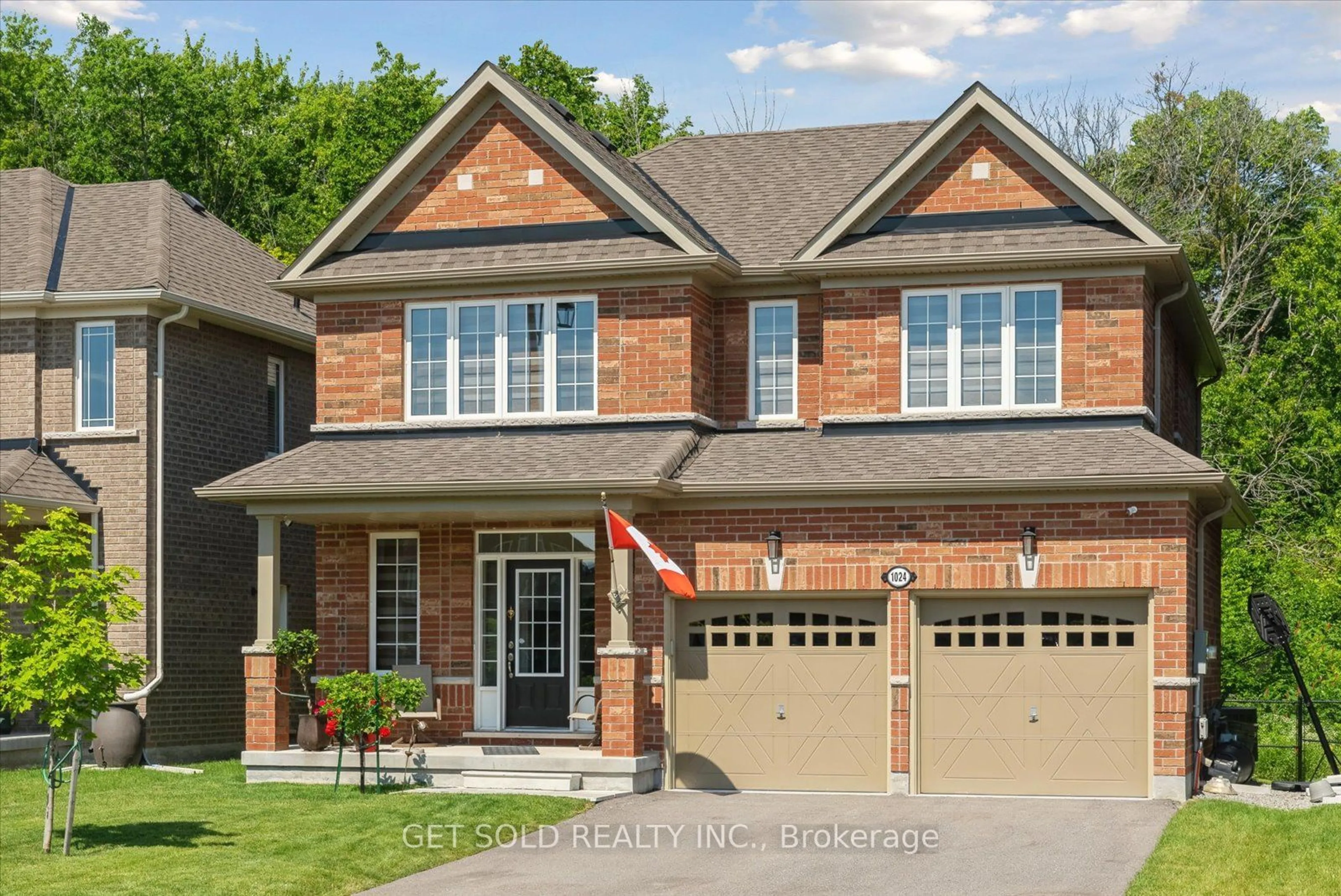 Home with brick exterior material for 1024 Hardy Way, Innisfil Ontario L0L 1W0