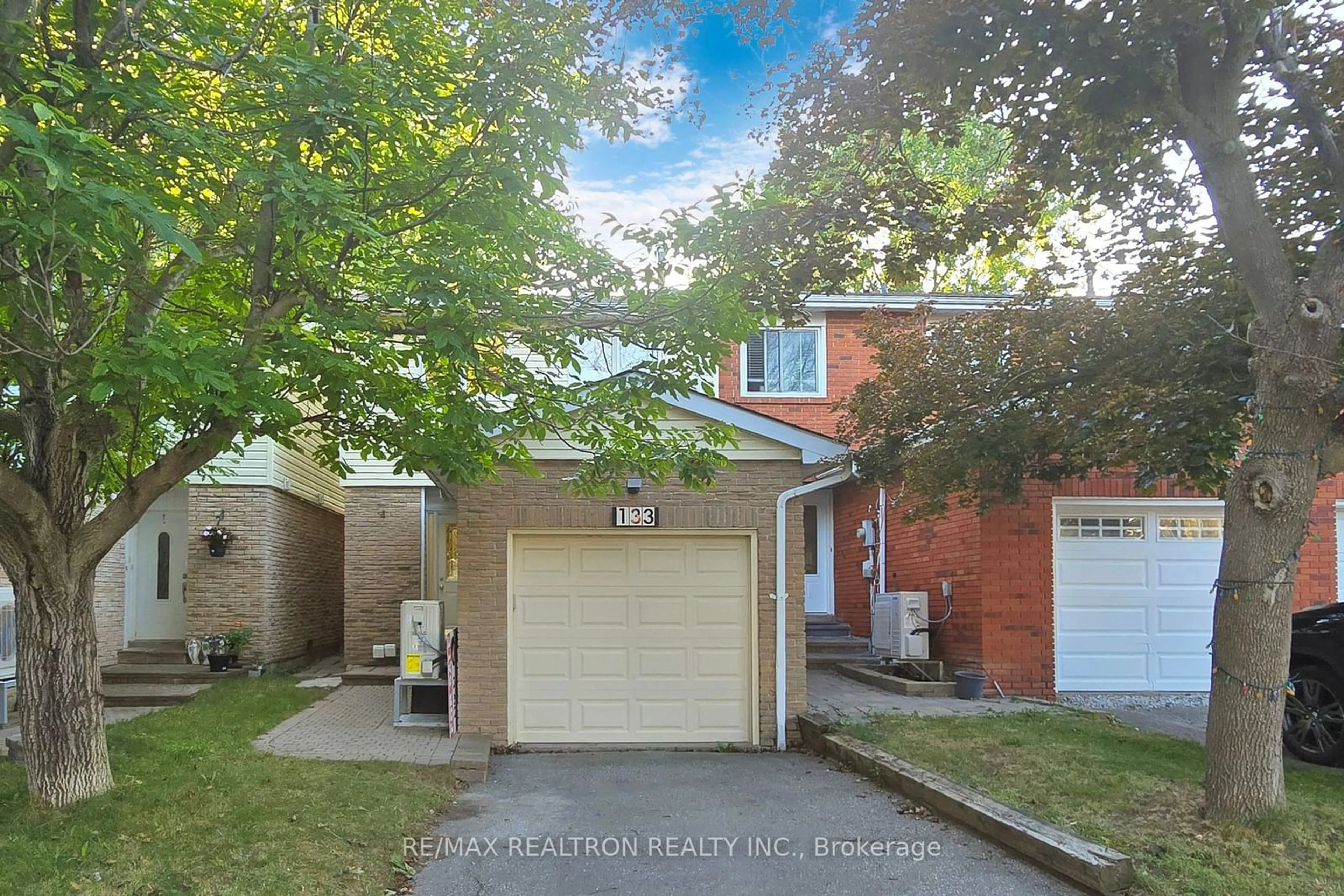 A pic from exterior of the house or condo for 133 Tamarack Dr, Markham Ontario L3T 4X3