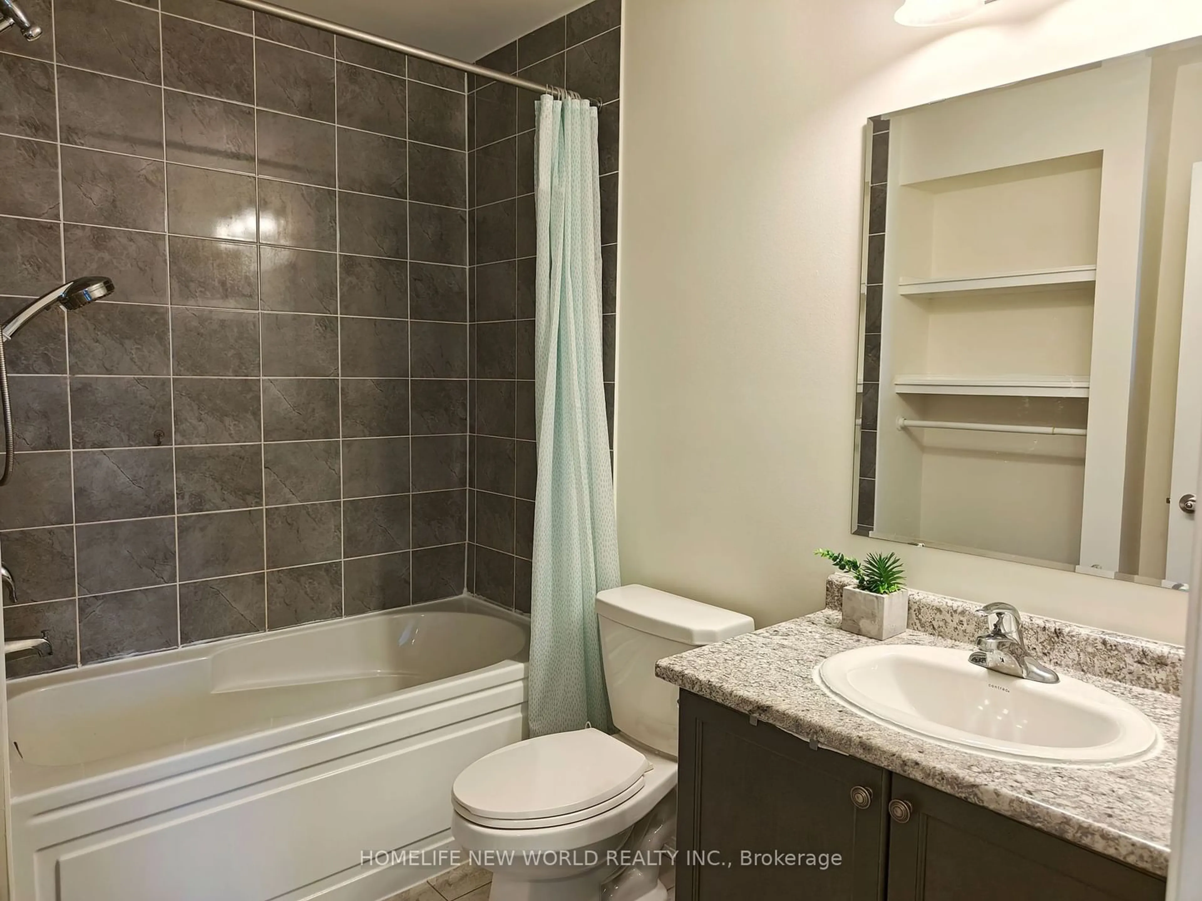 Standard bathroom for 111 Mcalister Ave, Richmond Hill Ontario L4S 0L2