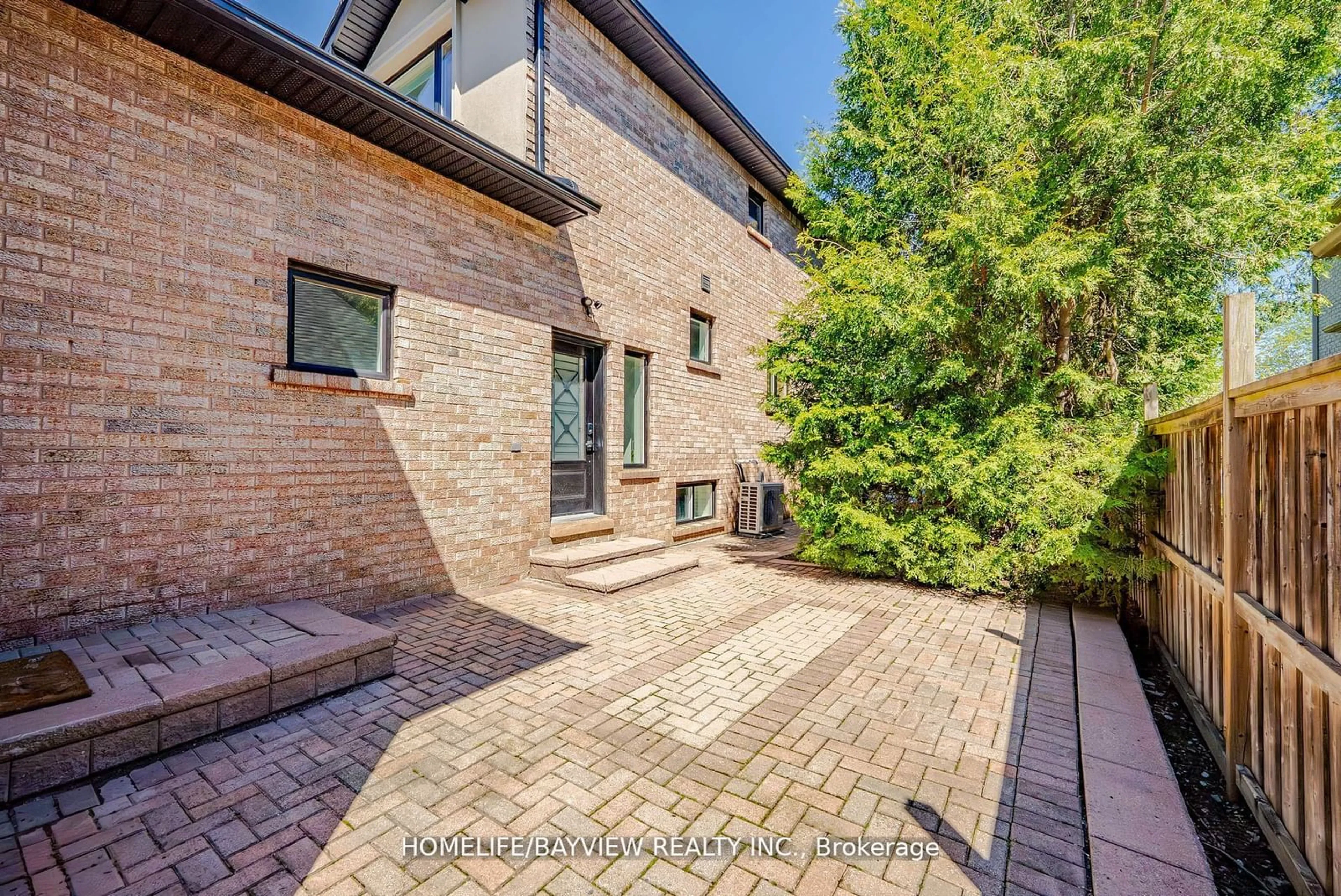 Home with brick exterior material for 90 Garden Ave, Richmond Hill Ontario L4C 6M1