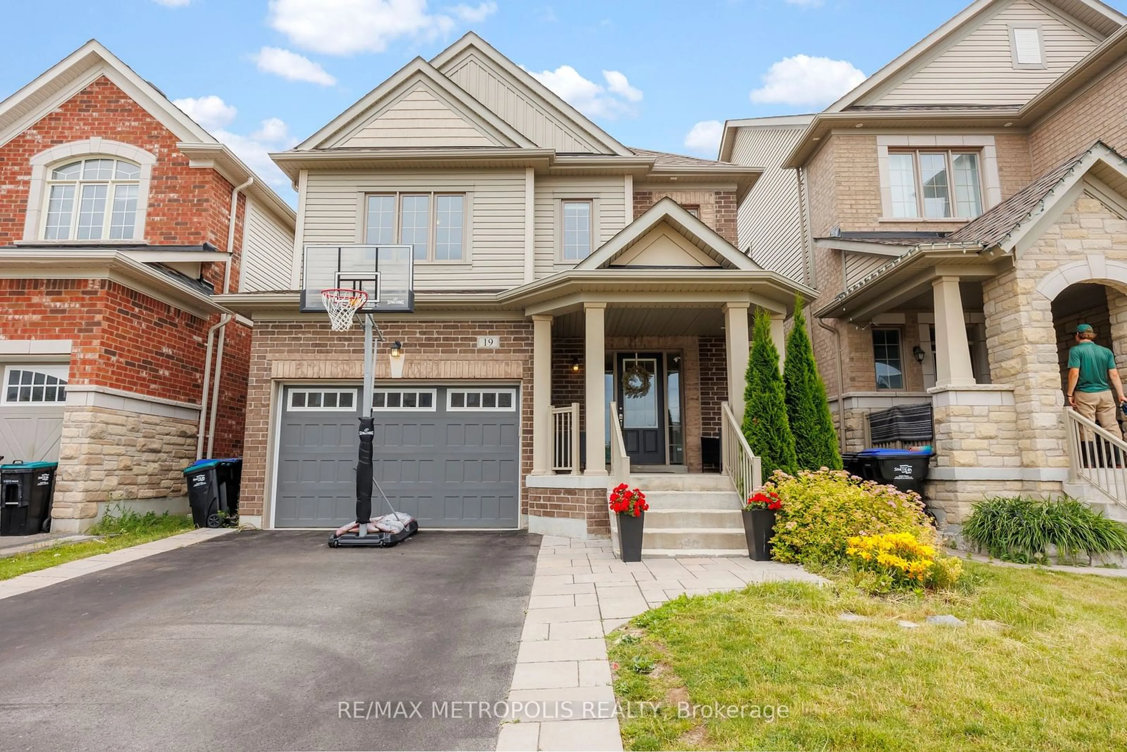 Frontside or backside of a home for 19 Hoard Ave, New Tecumseth Ontario L0L 1L0