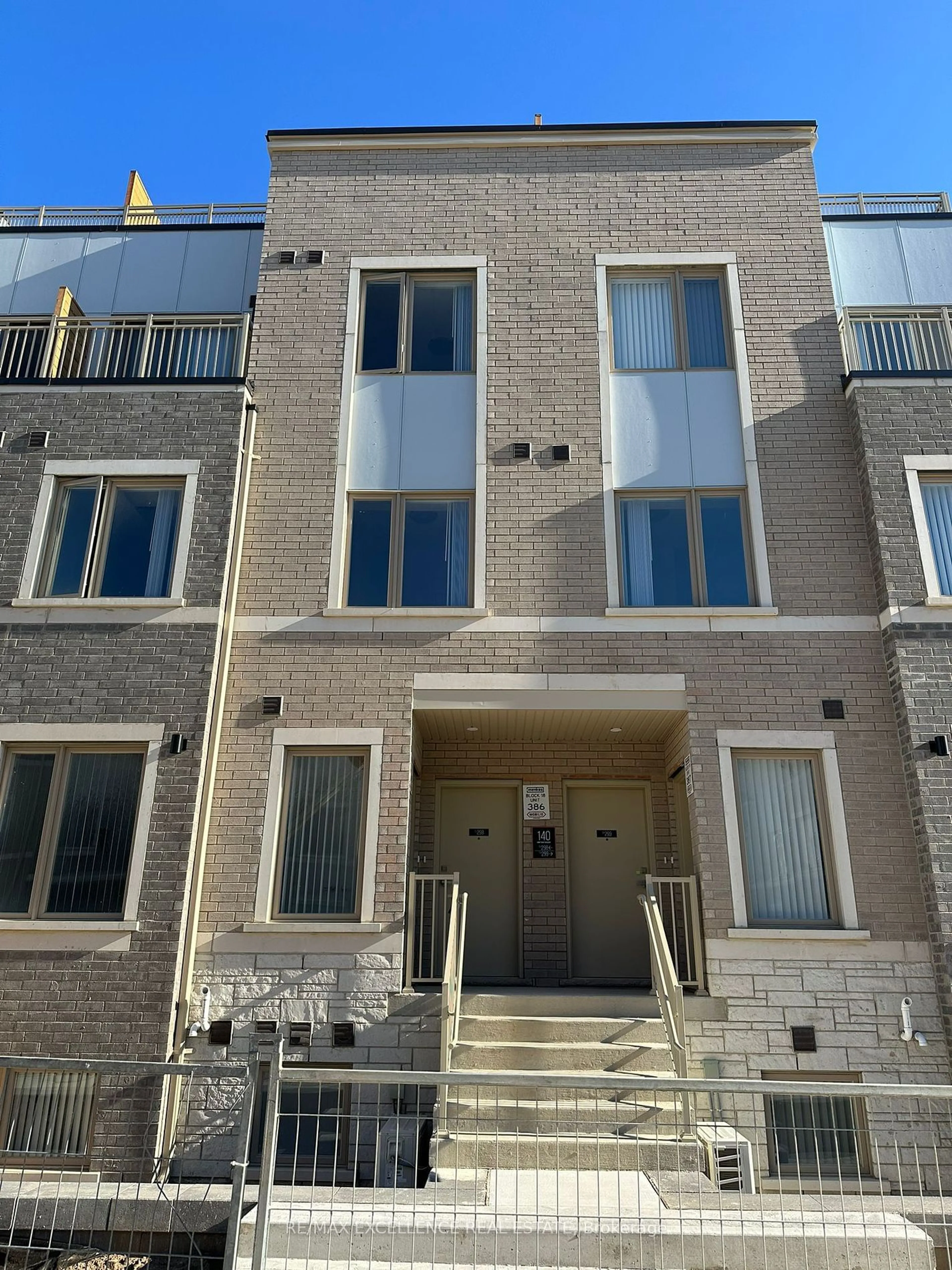 A pic from exterior of the house or condo for 140 Honeycrisp Cres #297, Vaughan Ontario L4K 0N7