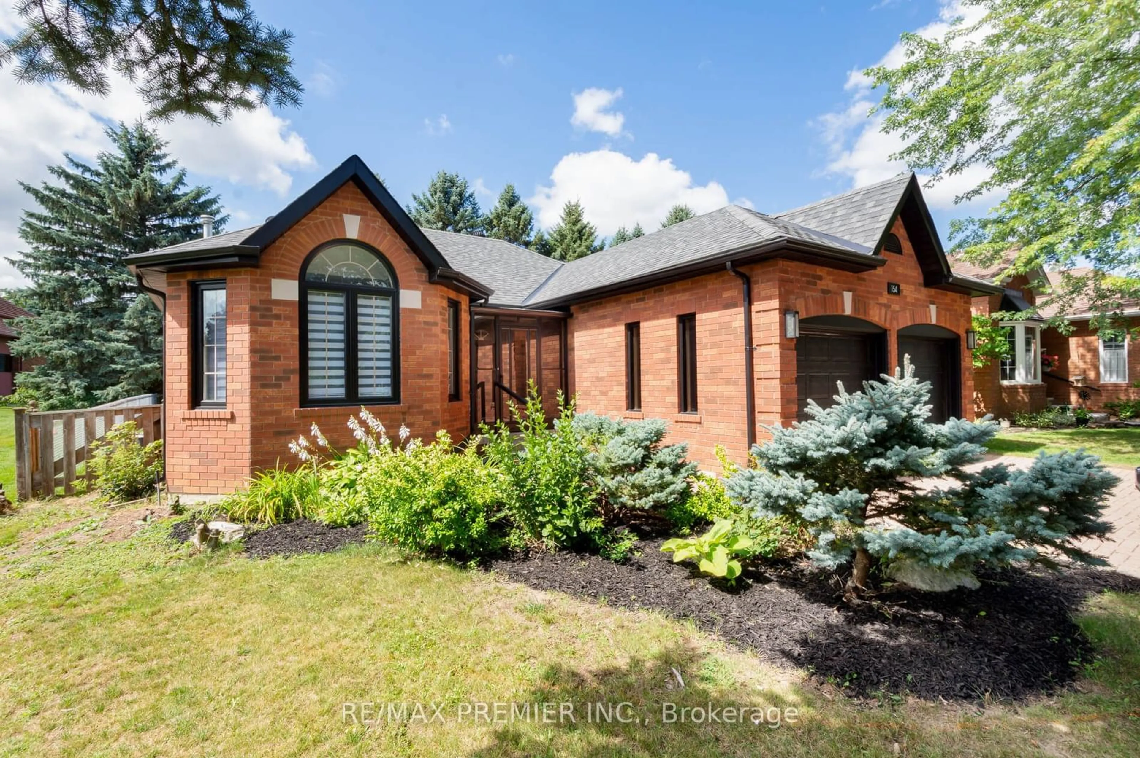 Home with brick exterior material for 154 King St, New Tecumseth Ontario L9R 1C1