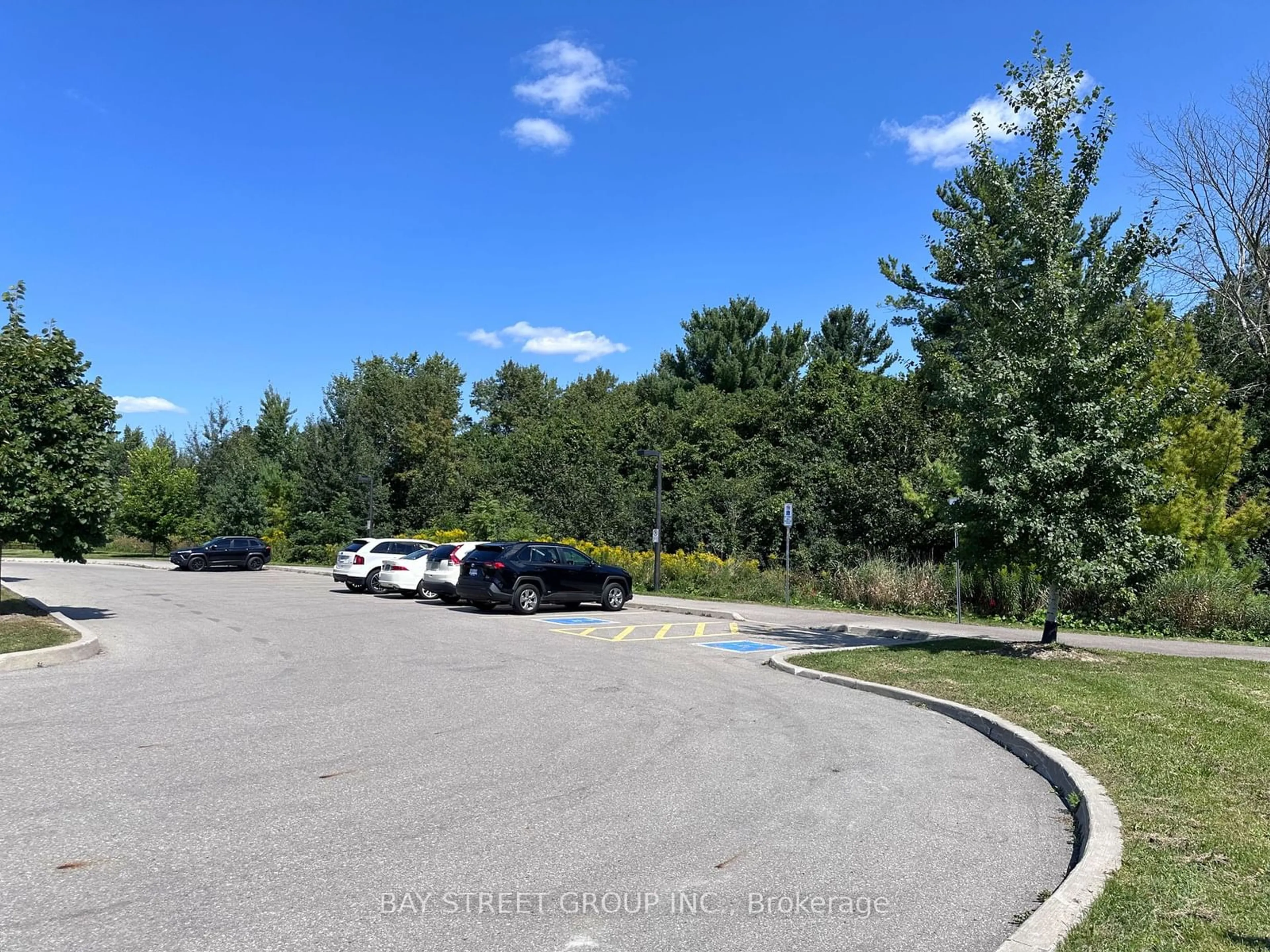 Street view for 119 Hutt Cres, Aurora Ontario L3X 1V9