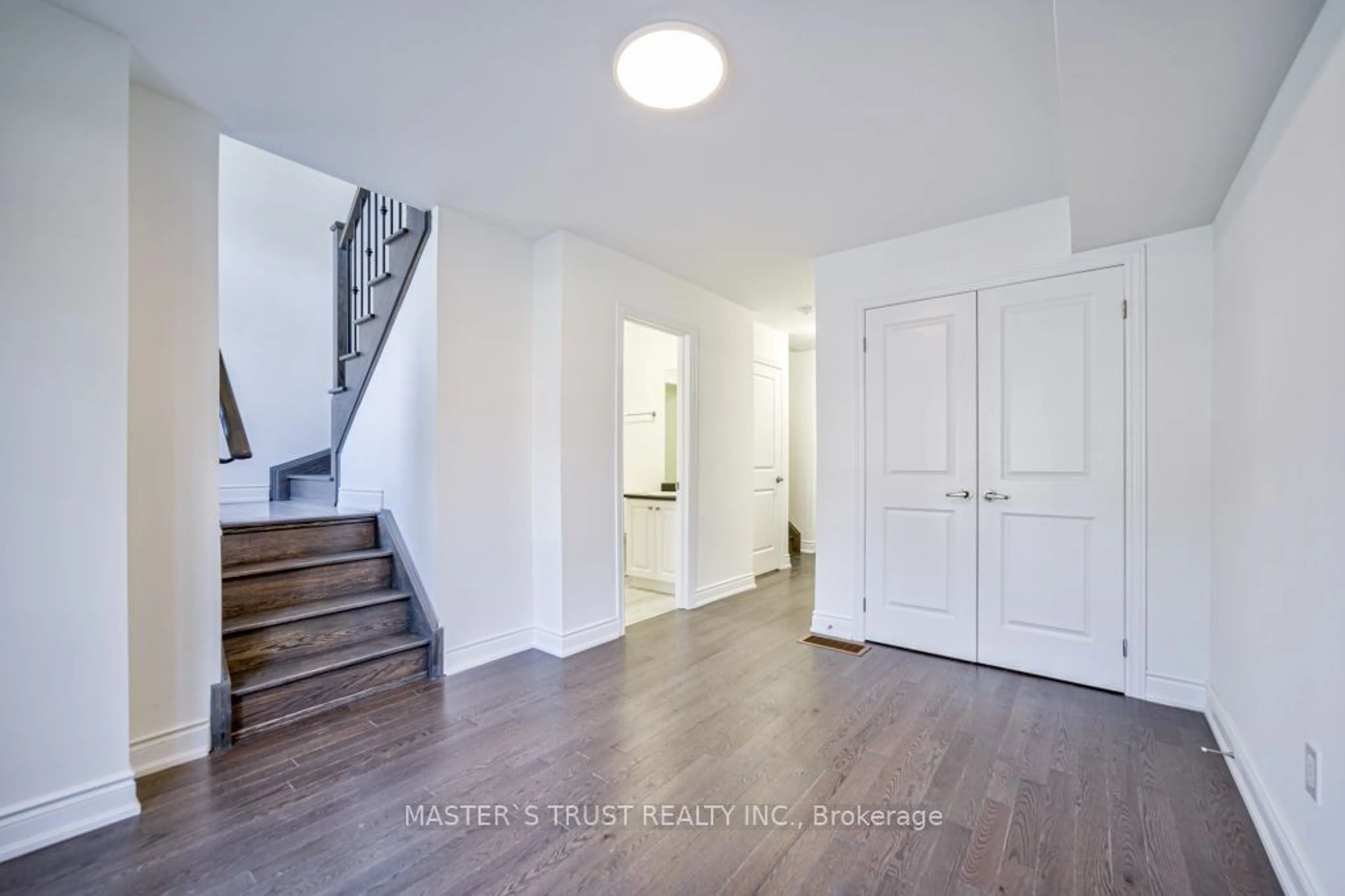 Indoor entryway for 105 Lichfield Rd, Markham Ontario L3R 0W9