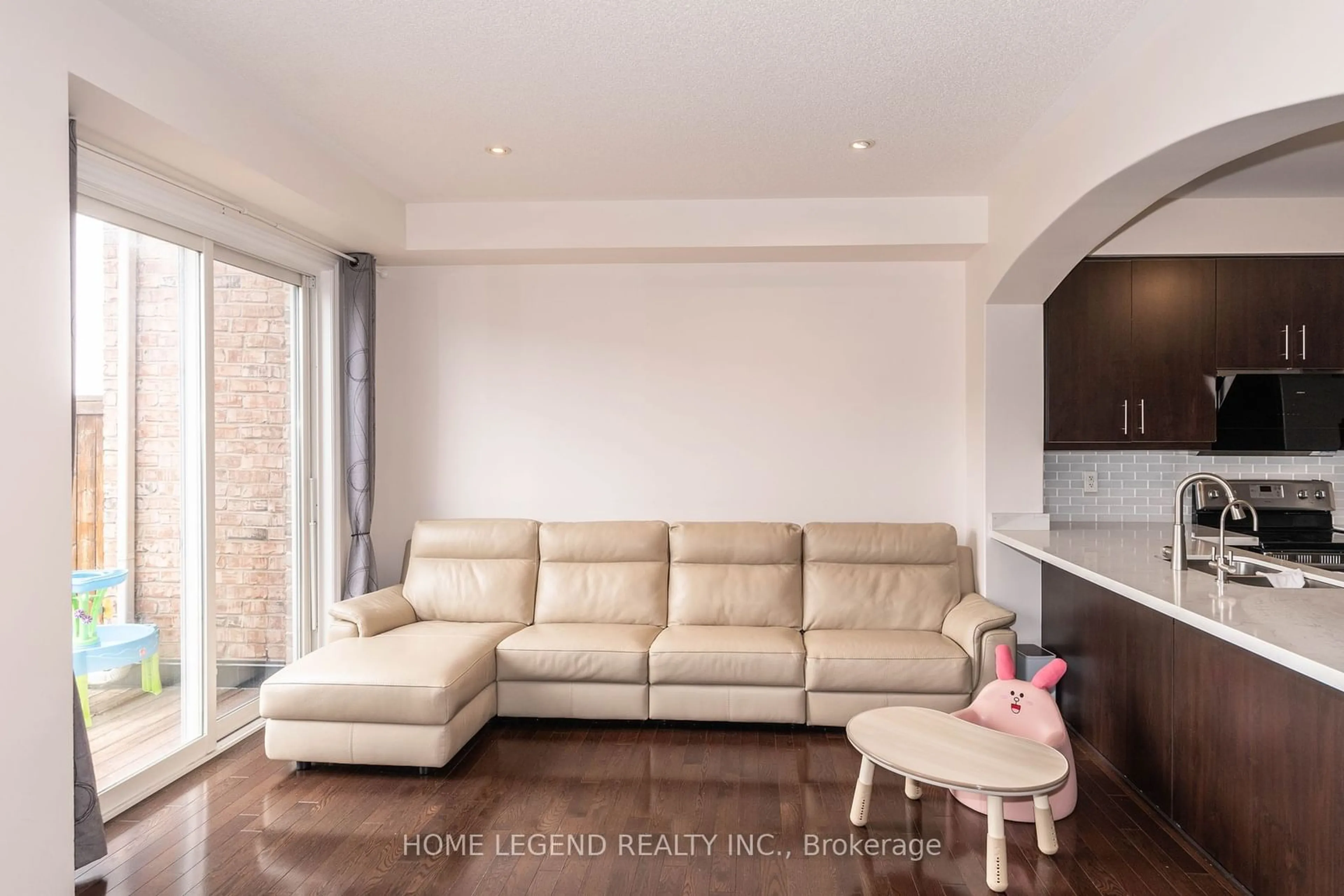 Living room, wood floors for 5 Earnshaw Dr, Markham Ontario L6C 0E4