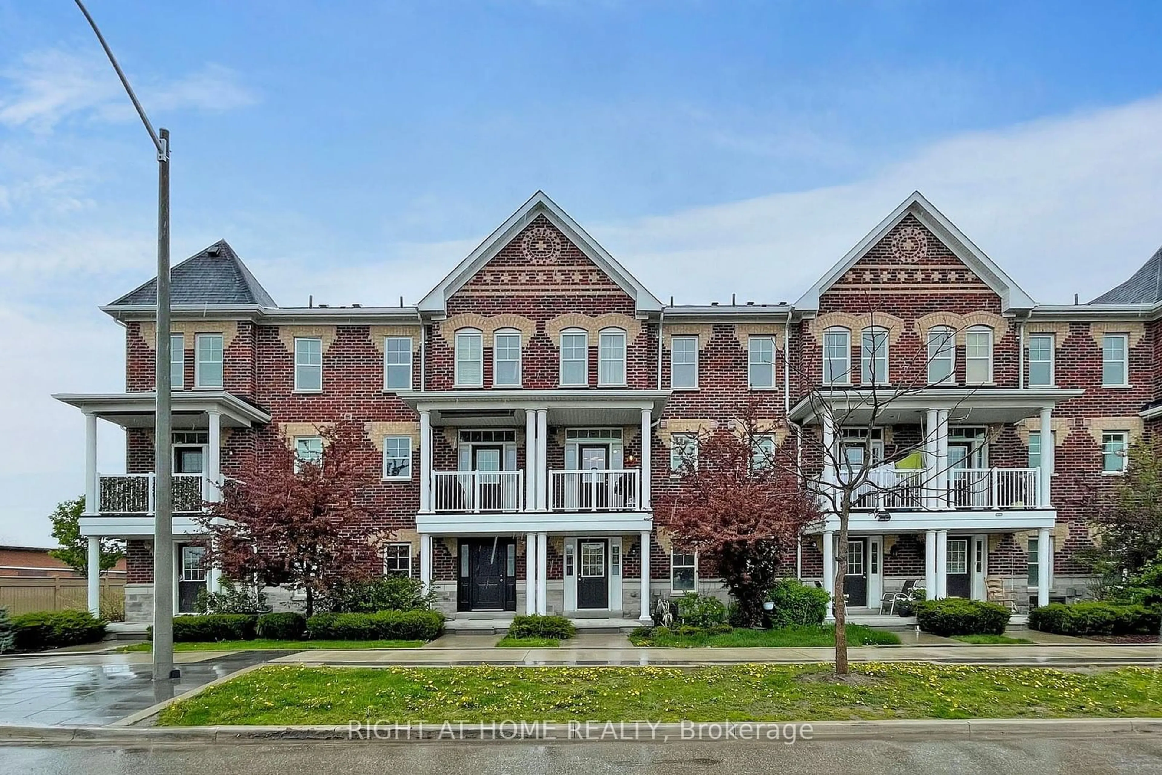 A pic from exterior of the house or condo, the front or back of building for 10 Porter Ave #3, Vaughan Ontario L4L 0H1