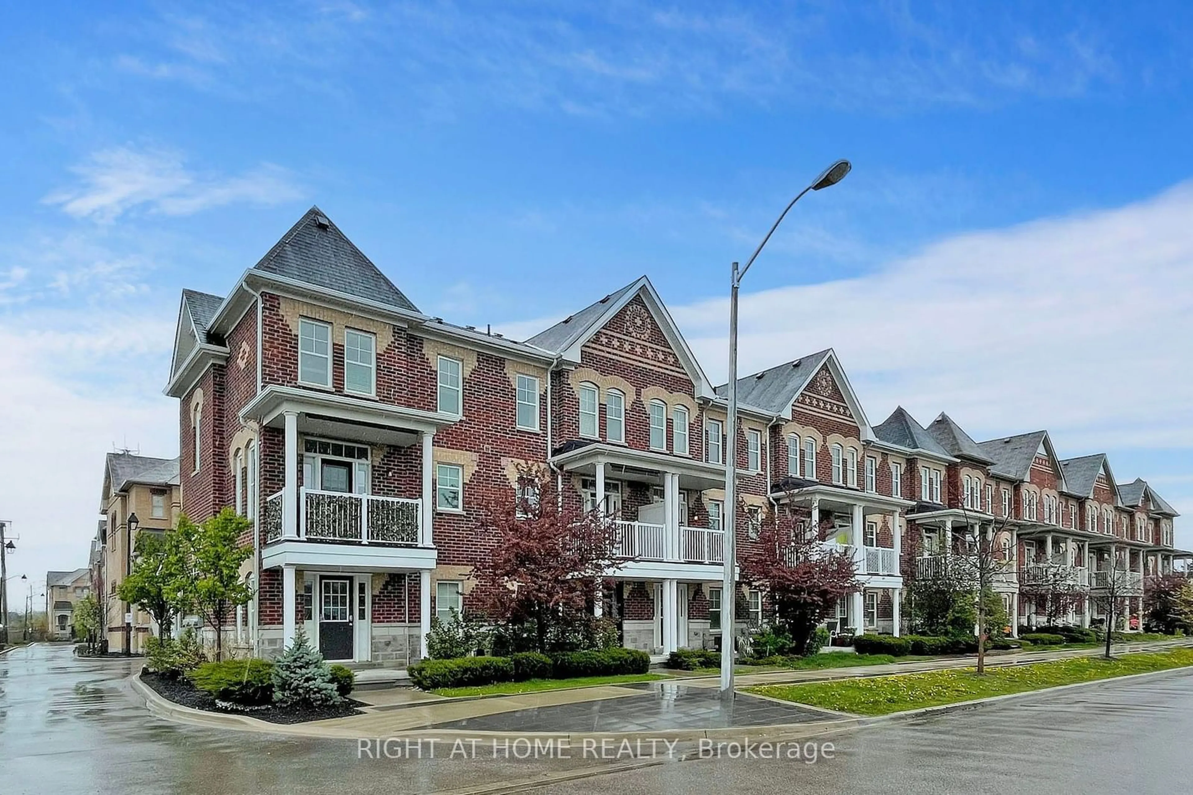 A pic from exterior of the house or condo, the street view for 10 Porter Ave #3, Vaughan Ontario L4L 0H1