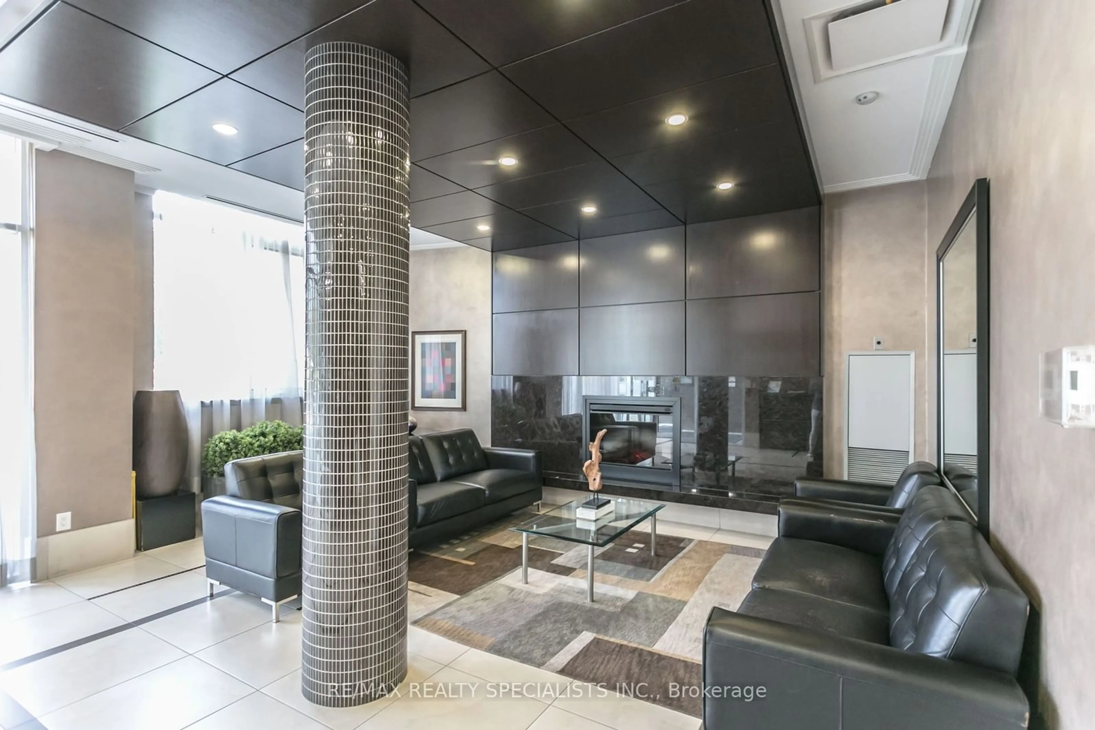 Indoor lobby for 111 Upper Duke Cres #108, Markham Ontario L6G 0C8