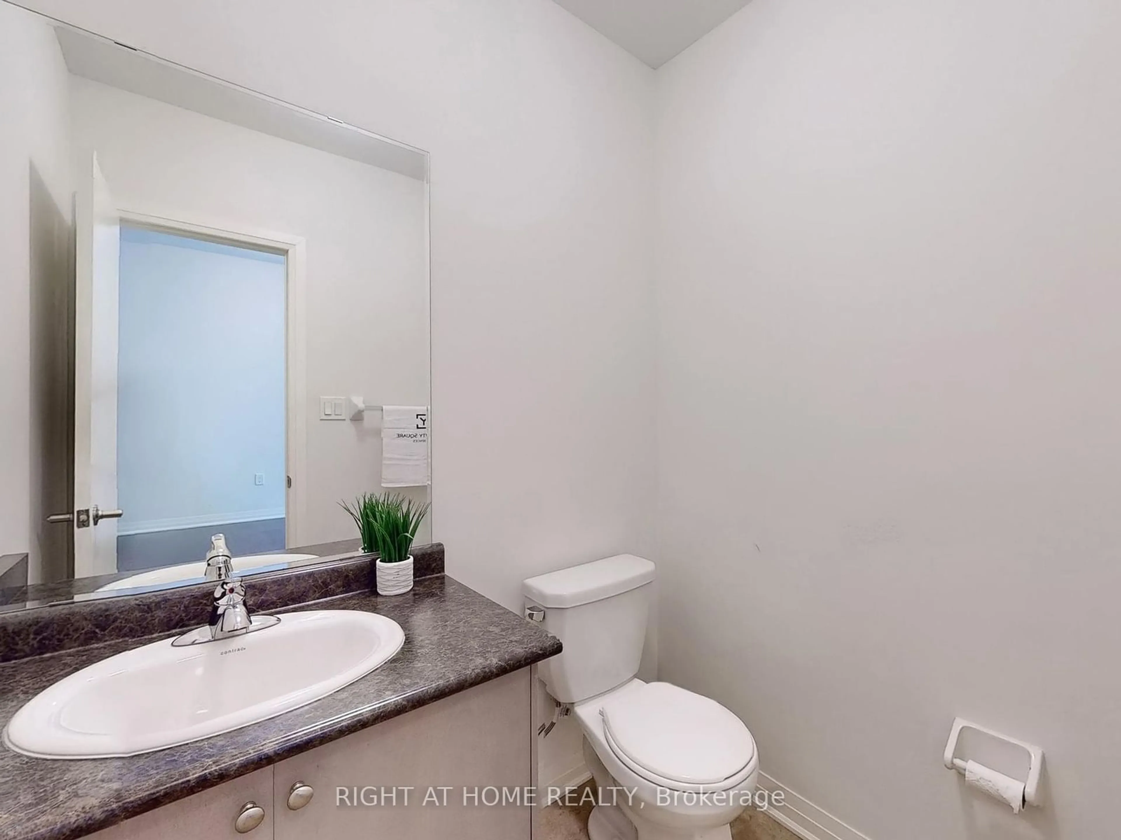 Standard bathroom for 82 Arianna Cres, Vaughan Ontario L6A 4Z9