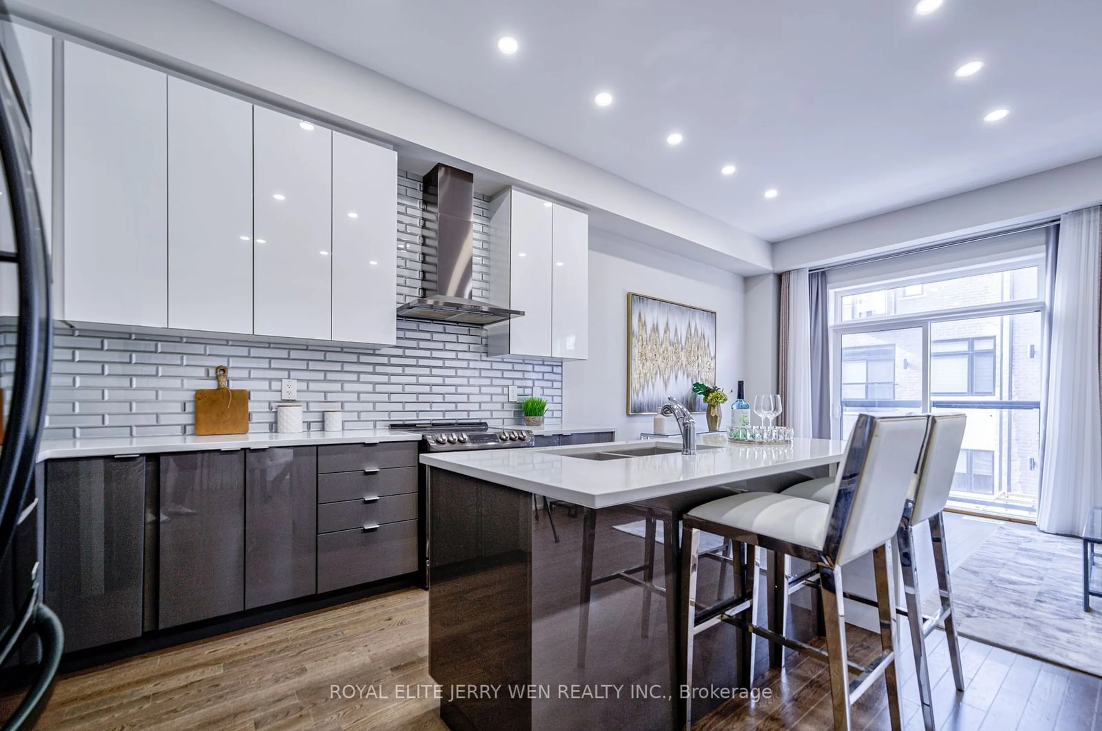 Contemporary kitchen for 54 Laskin Dr, Vaughan Ontario L6A 5A4