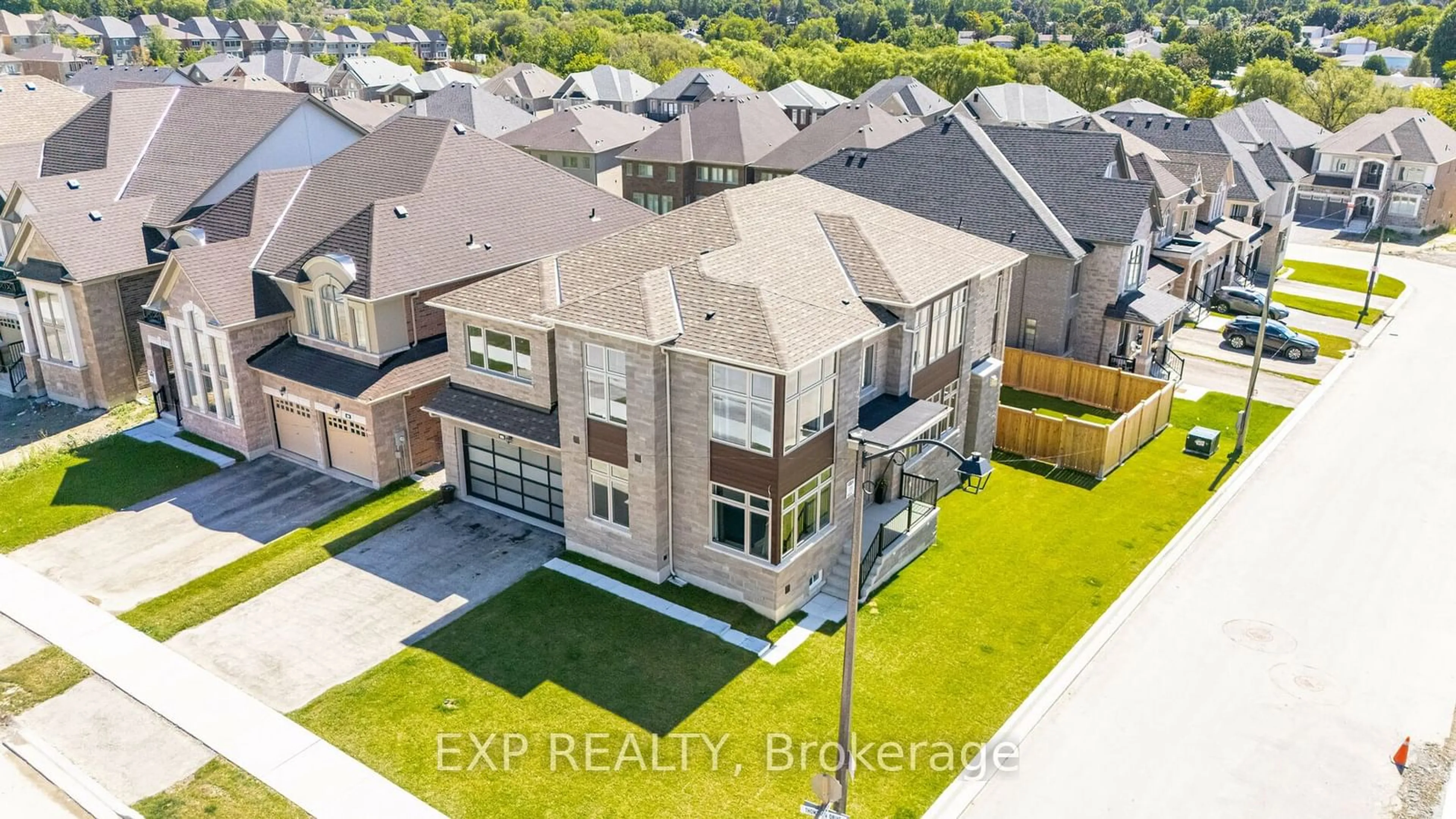 Frontside or backside of a home, the fenced backyard for 189 Thompson Dr, East Gwillimbury Ontario L9N 1E2