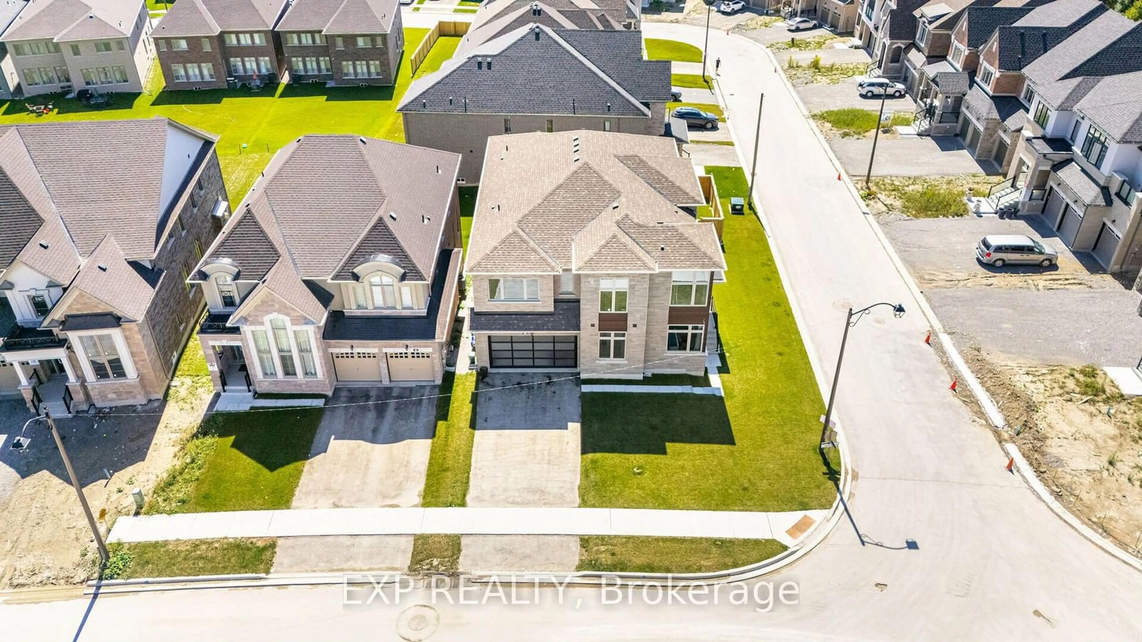 Frontside or backside of a home, the street view for 189 Thompson Dr, East Gwillimbury Ontario L9N 1E2