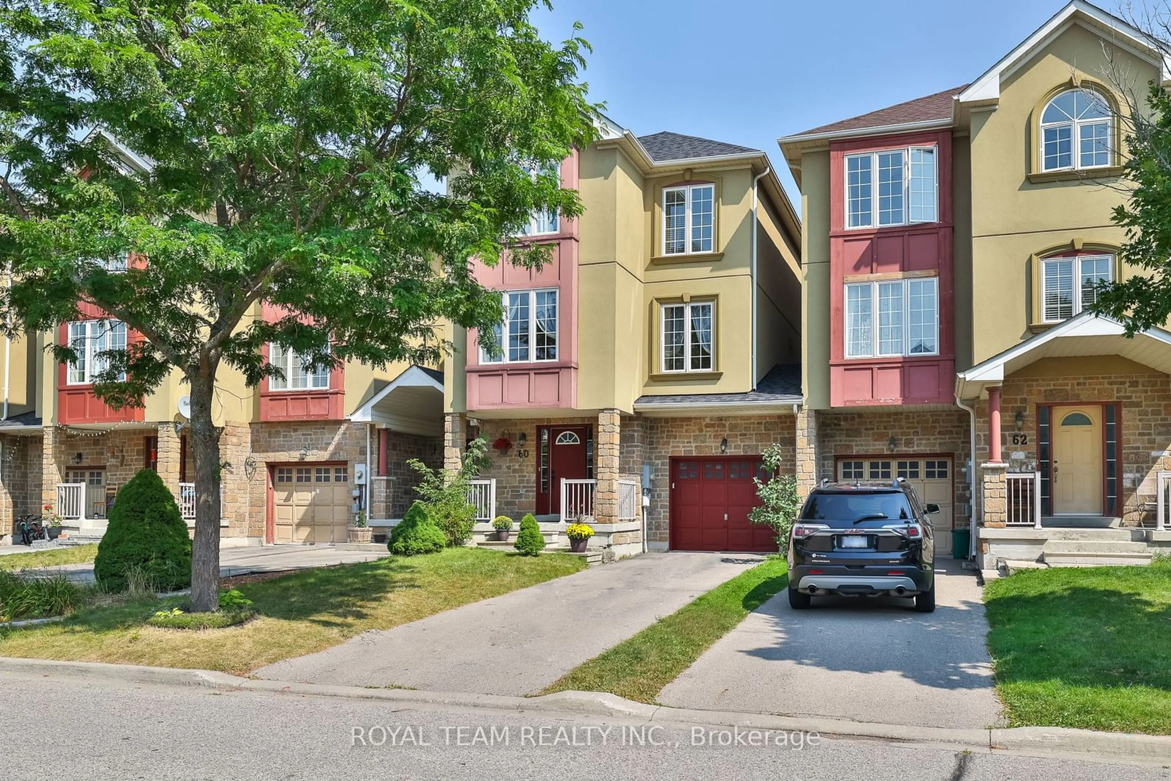 A pic from exterior of the house or condo for 60 Matthew Boyd Cres, Newmarket Ontario L3X 3C3