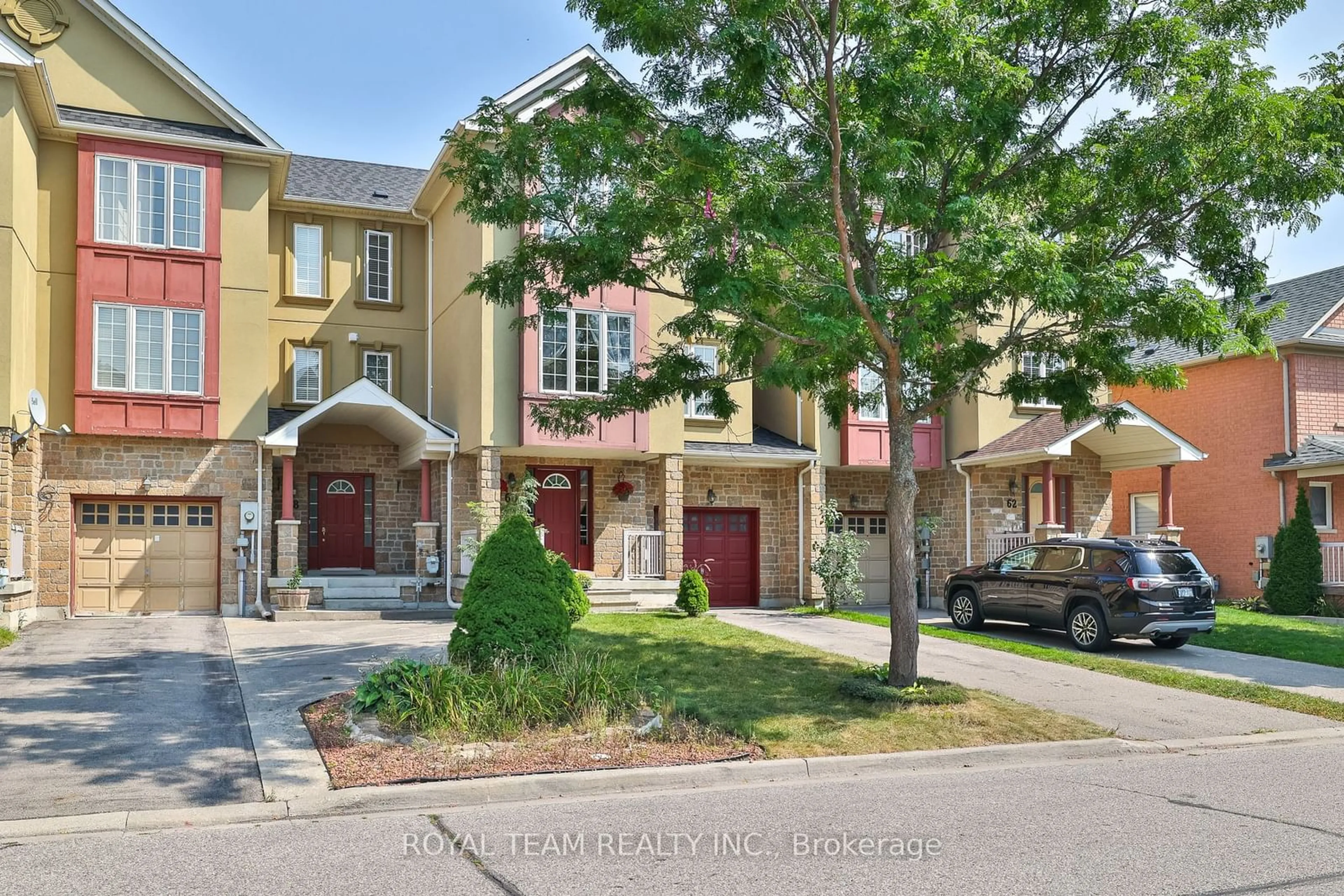 A pic from exterior of the house or condo for 60 Matthew Boyd Cres, Newmarket Ontario L3X 3C3