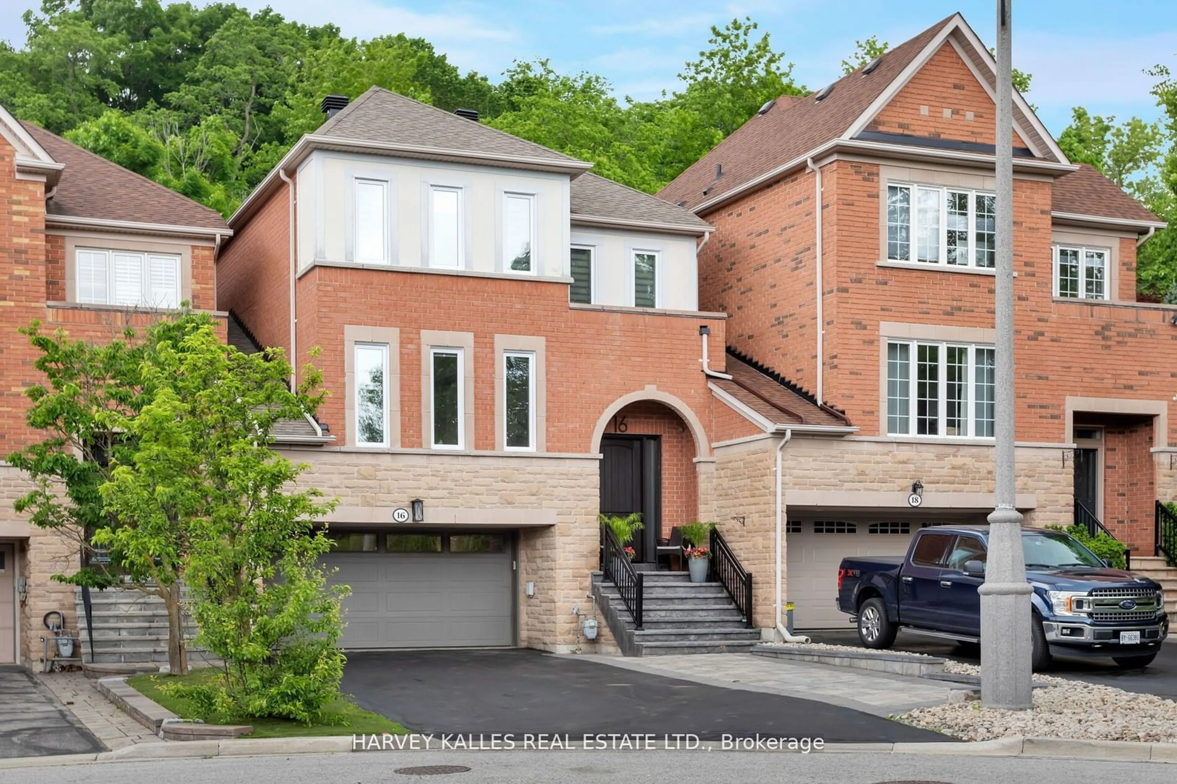 Home with brick exterior material for 16 Harvest Crt, Richmond Hill Ontario L4E 4V3