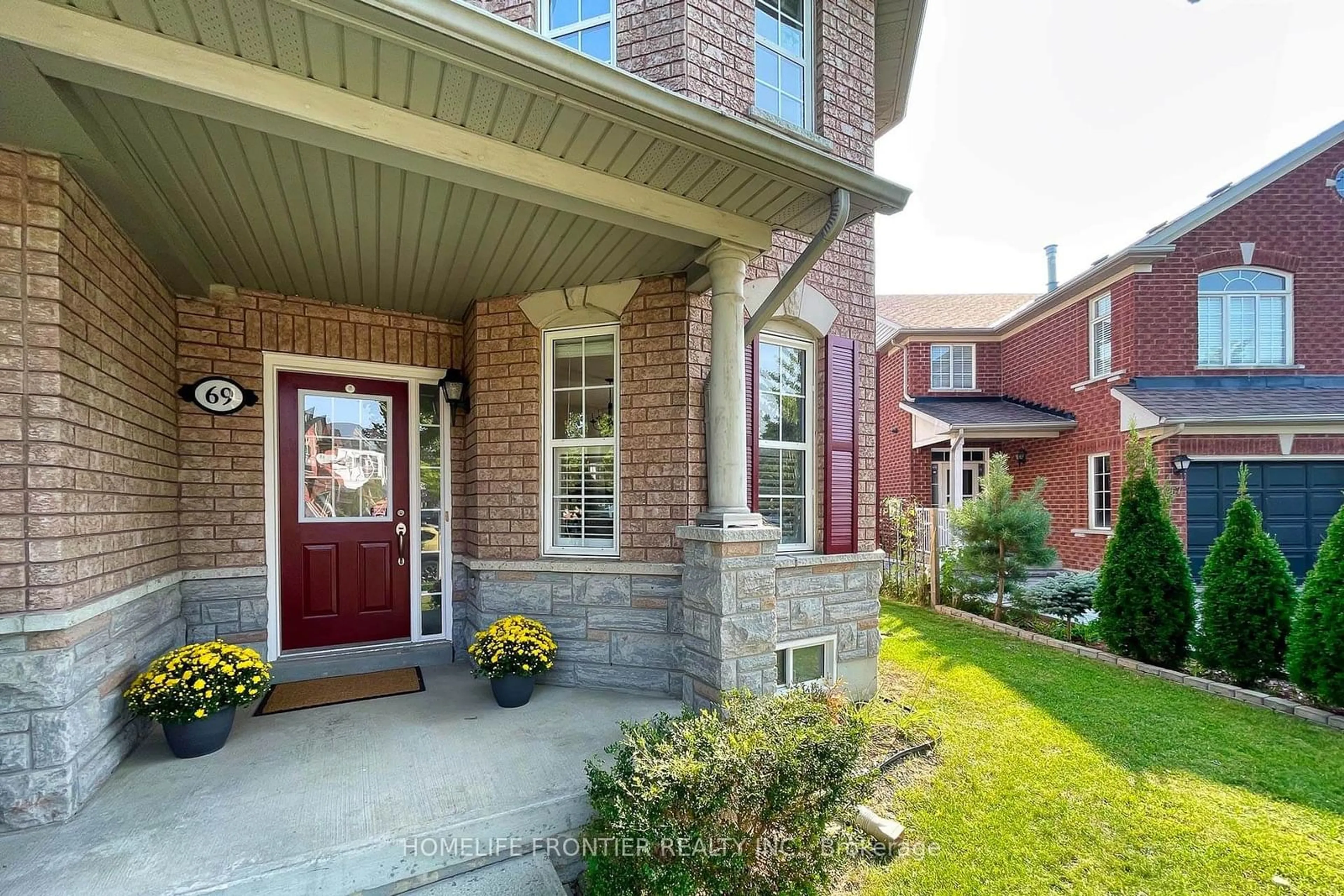 Home with brick exterior material for 69 Selkirk Dr, Richmond Hill Ontario L4B 4S4