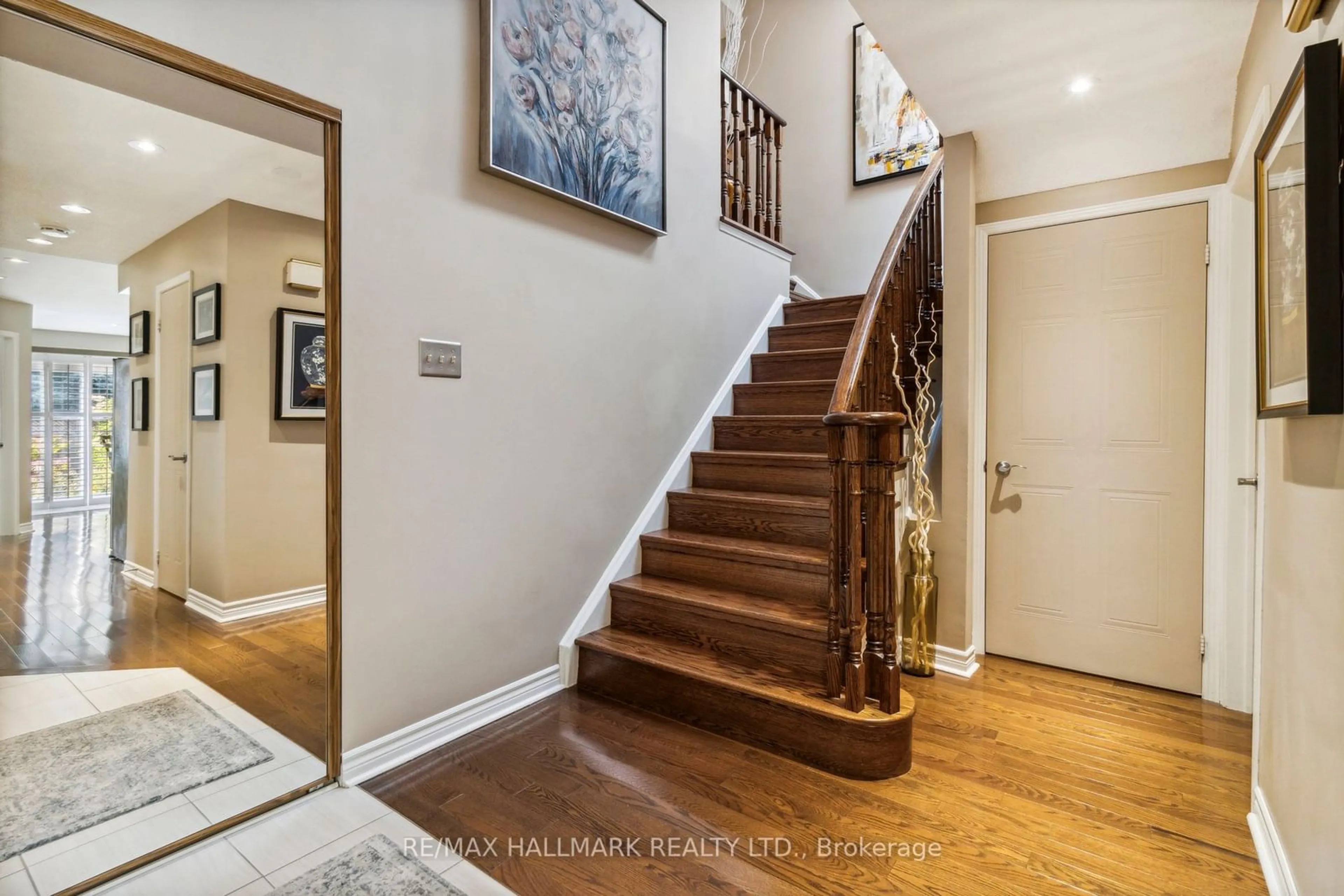 Indoor entryway for 49 Carl Tennen St, Vaughan Ontario L4J 7B8