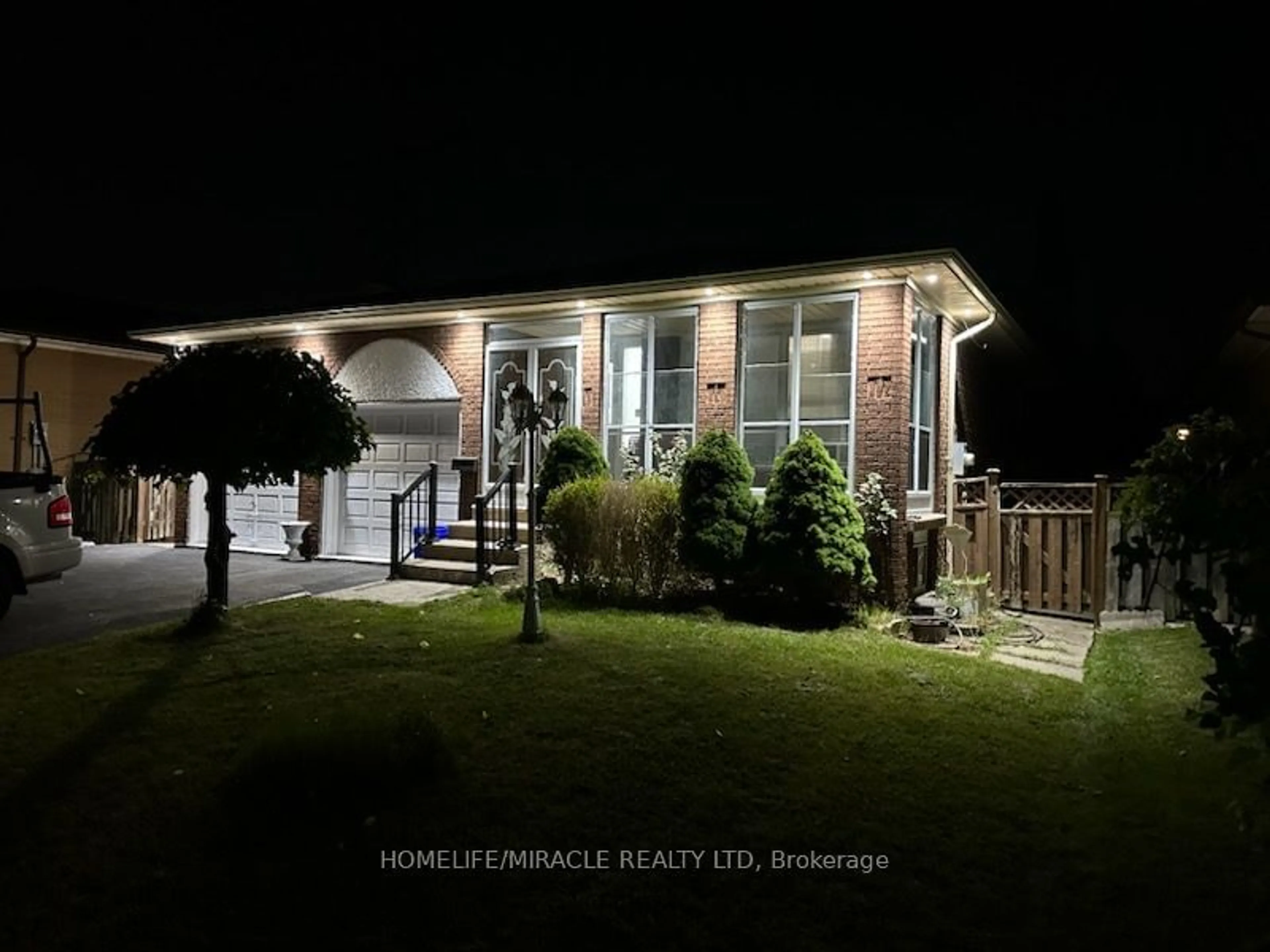 Frontside or backside of a home for 746 Woodbridge Ave, Vaughan Ontario L4L 2V1