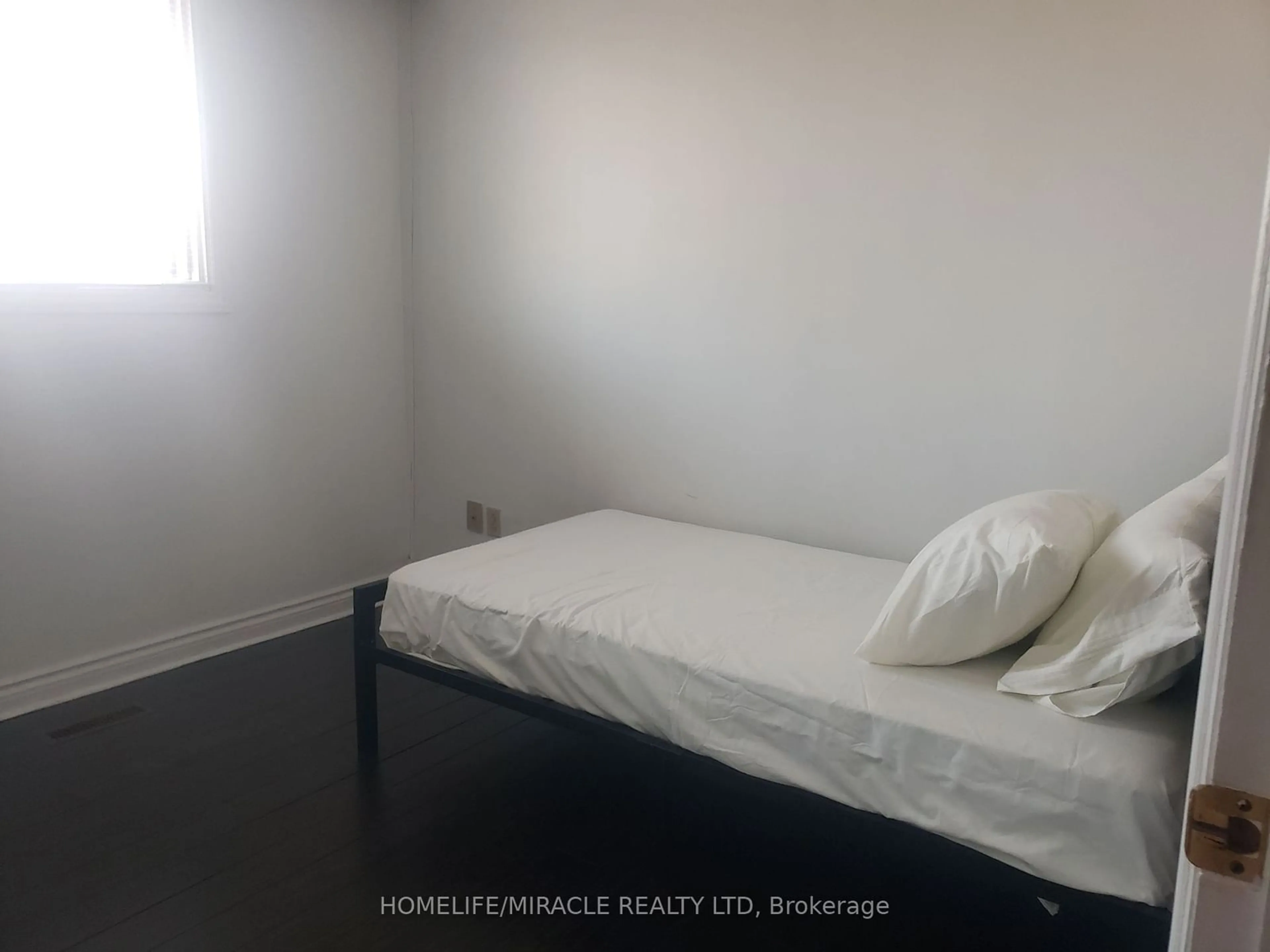 A pic of a room for 746 Woodbridge Ave, Vaughan Ontario L4L 2V1