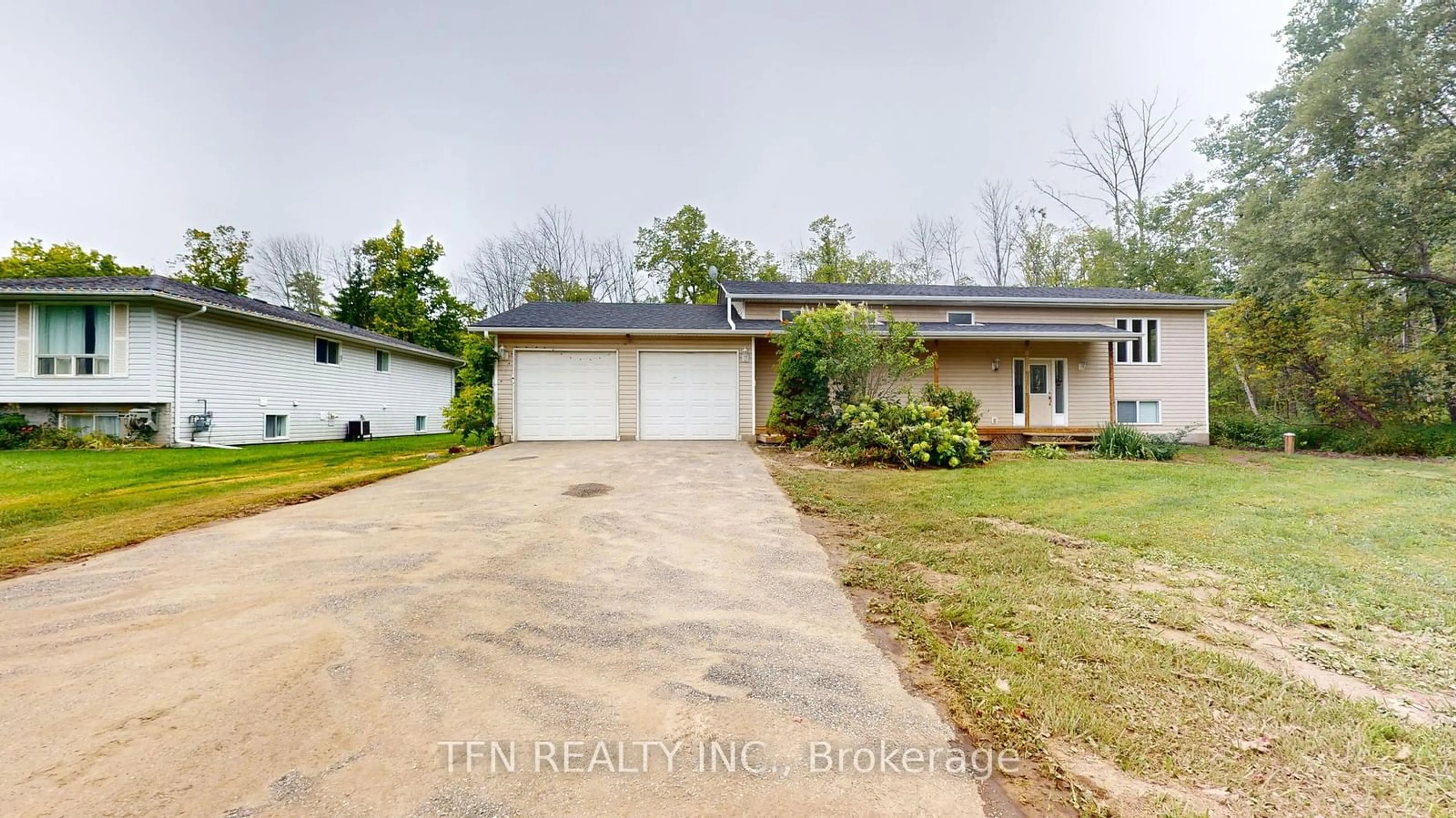 Frontside or backside of a home, the street view for 1048 Gilmore Ave, Innisfil Ontario L0L 1W0