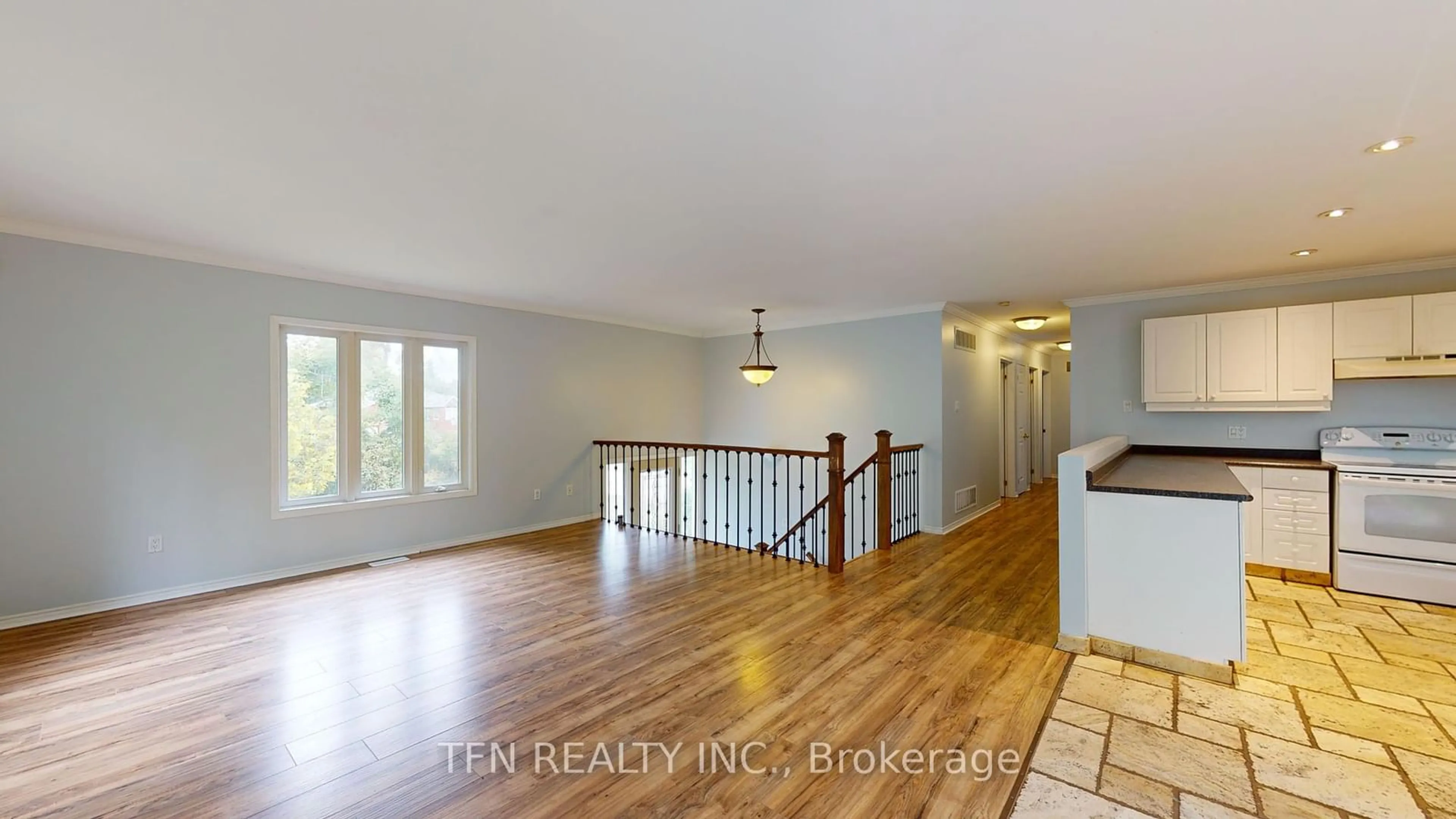 Indoor entryway, wood floors for 1048 Gilmore Ave, Innisfil Ontario L0L 1W0