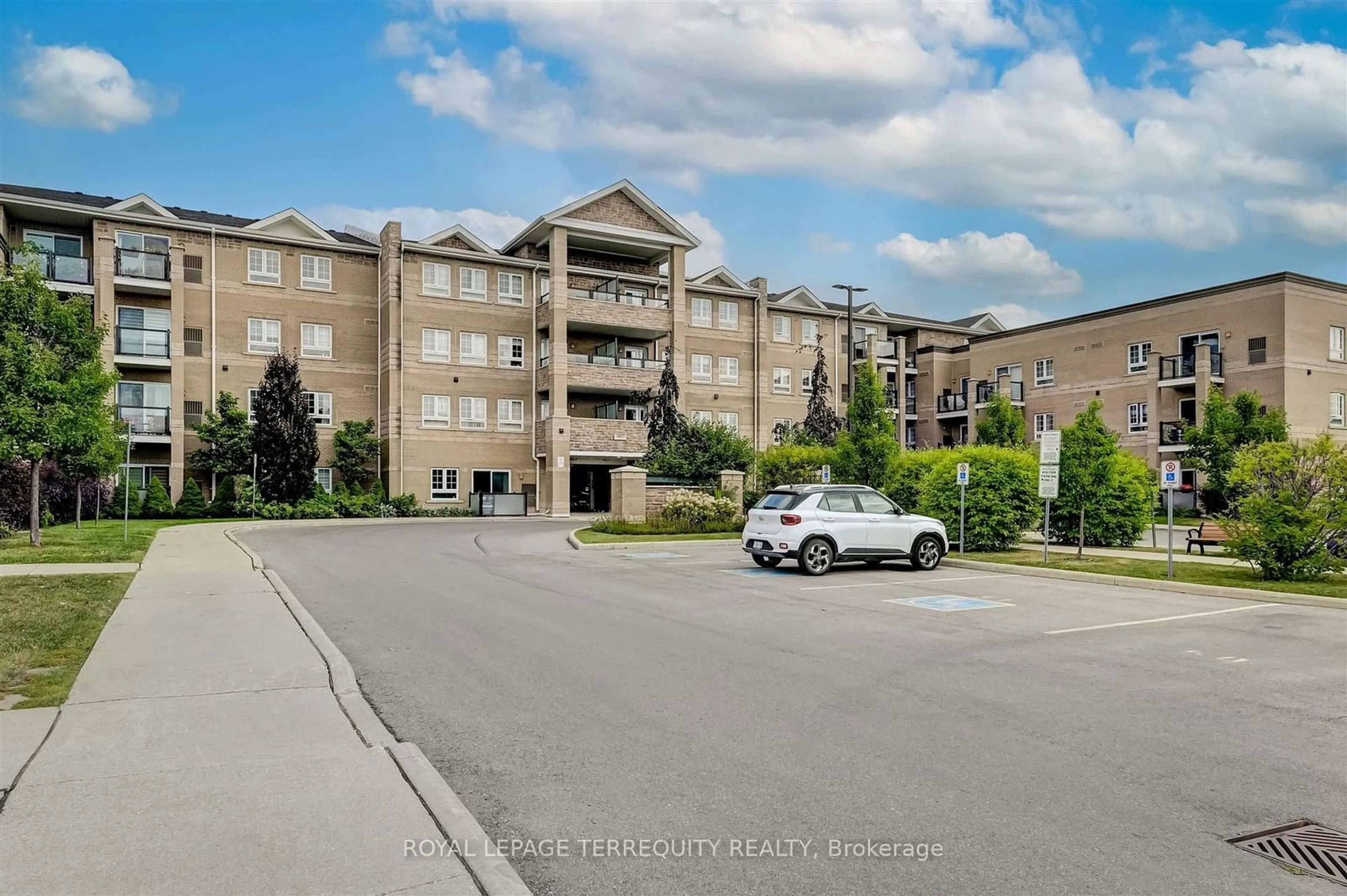 A pic from exterior of the house or condo for 481 Rupert Ave #327, Whitchurch-Stouffville Ontario L4A 1Y7