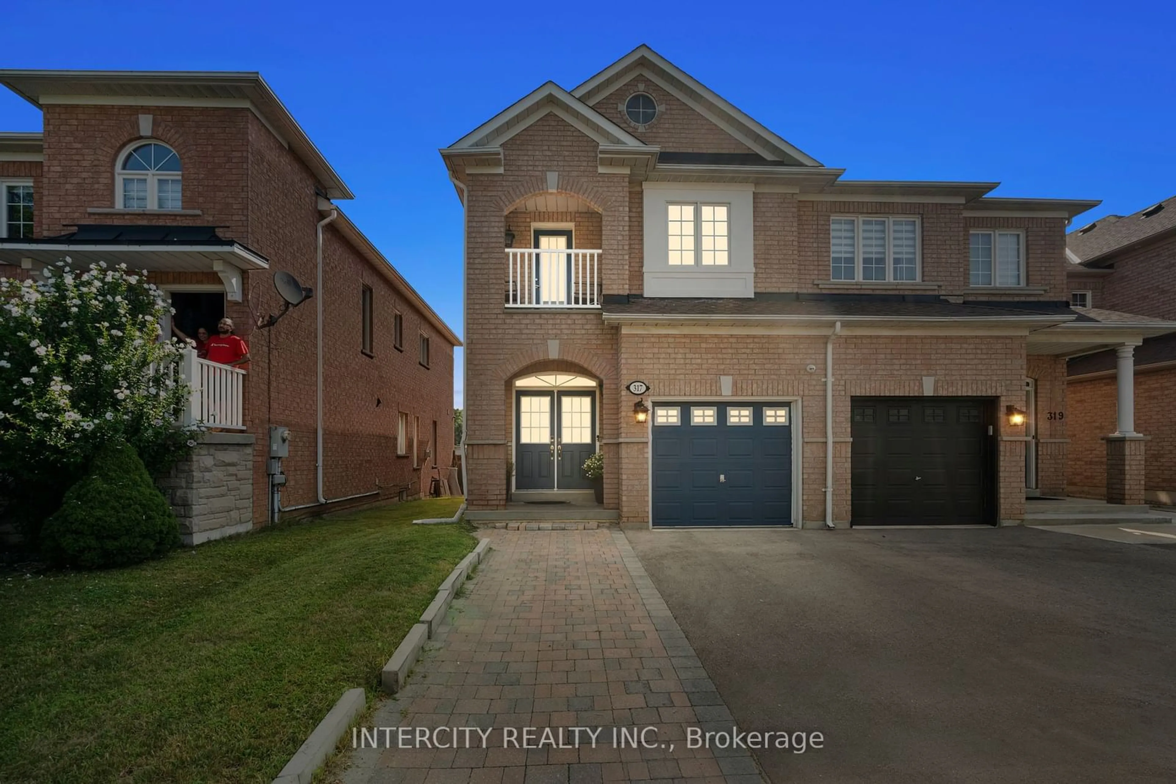 A pic from exterior of the house or condo, the street view for 317 Tall Grass Tr, Vaughan Ontario L4L 3P7