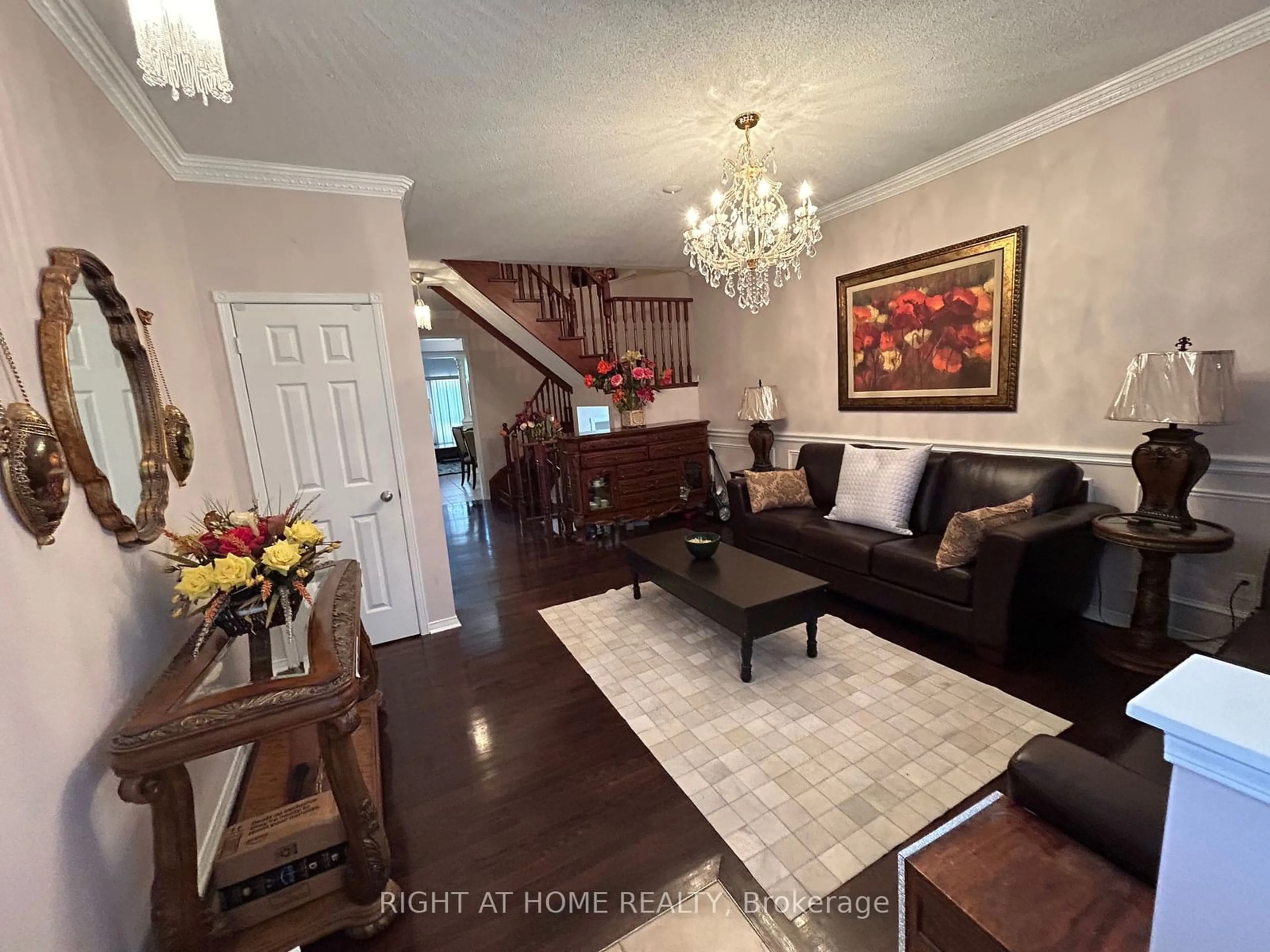 Living room for 45 Riel Dr, Richmond Hill Ontario L4E 4W3