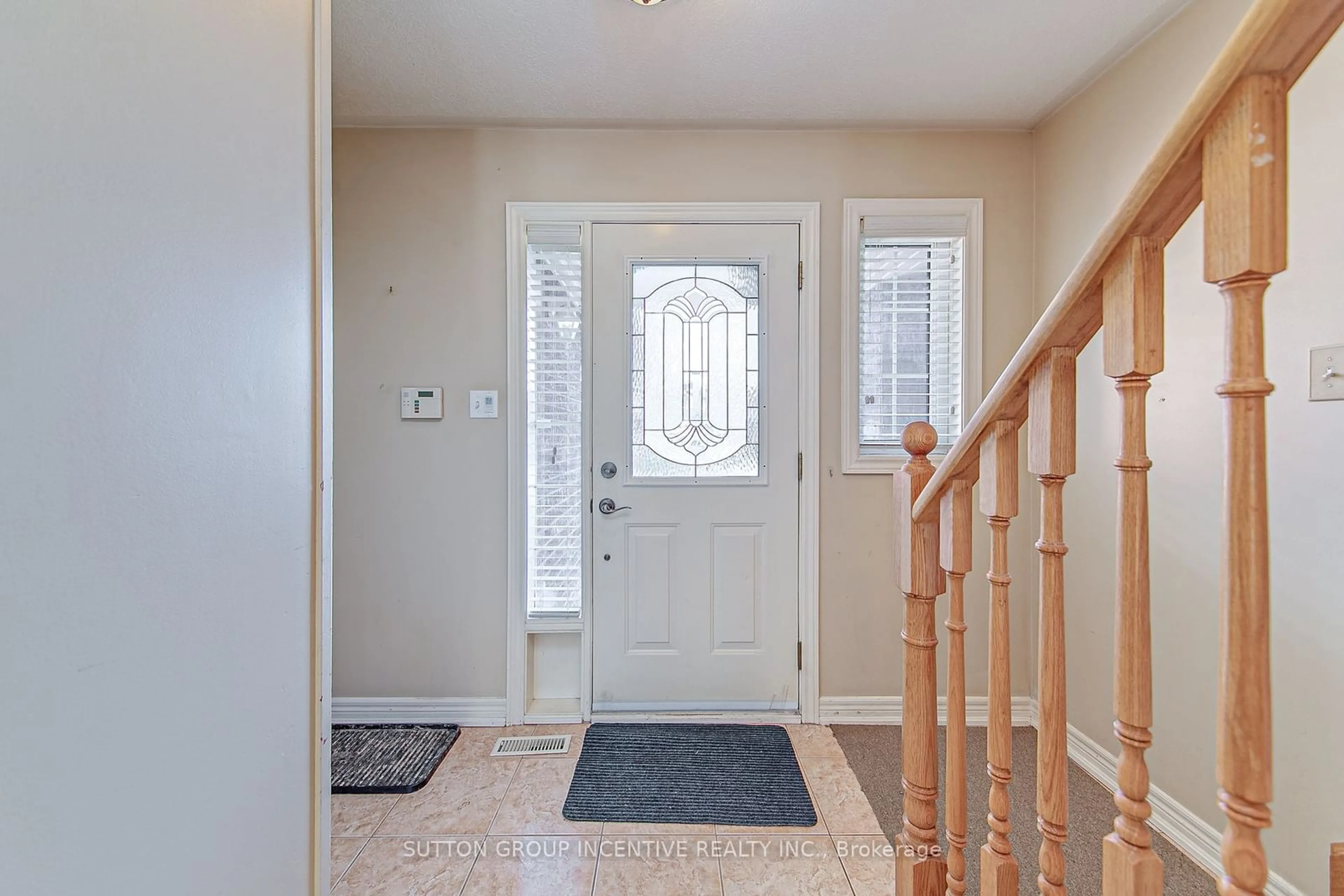 Indoor entryway for 2318 Warrington Way, Innisfil Ontario L9S 4V1