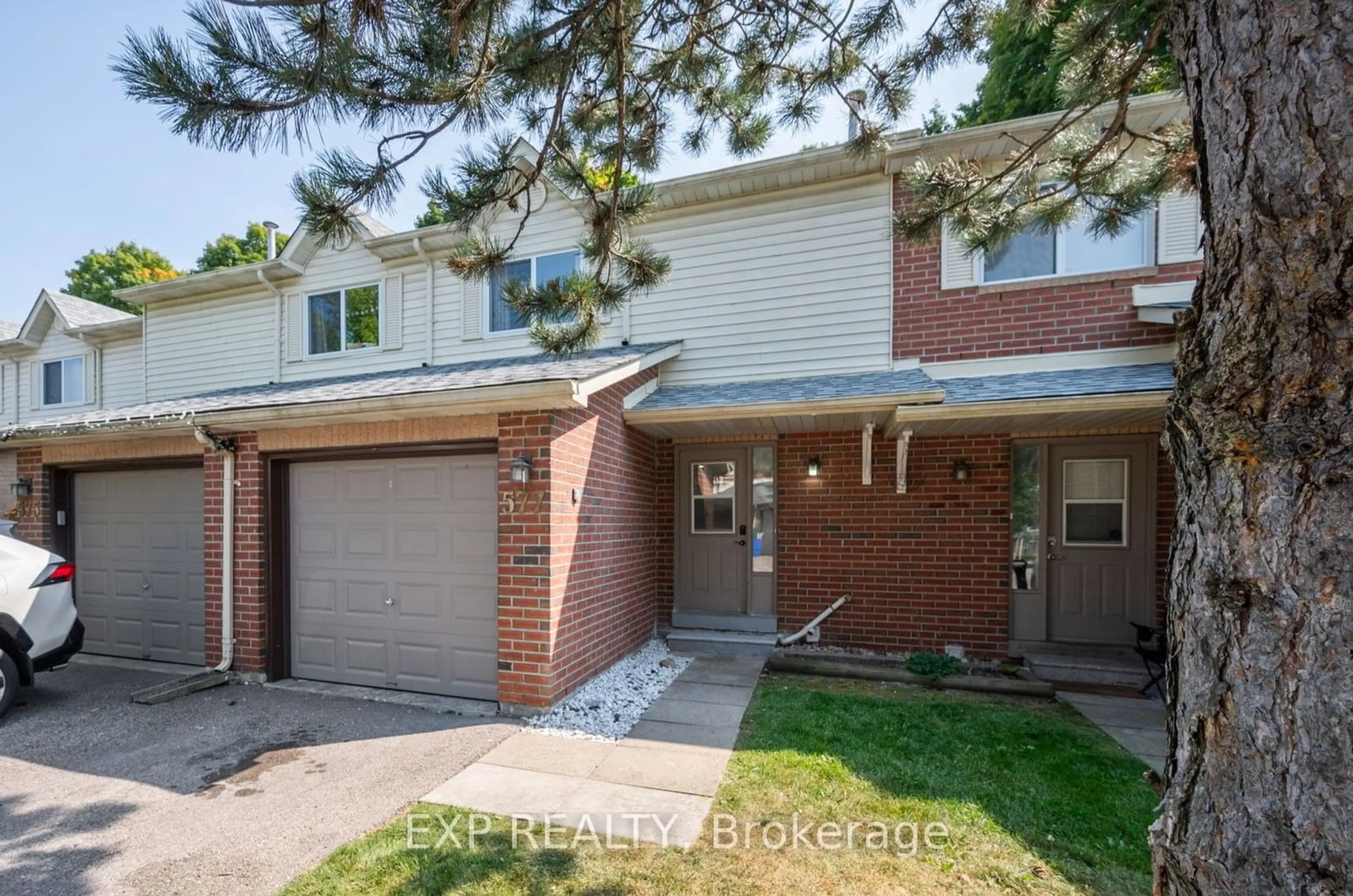 A pic from exterior of the house or condo for 577 Jack Giles Circ, Newmarket Ontario L3X 1X9