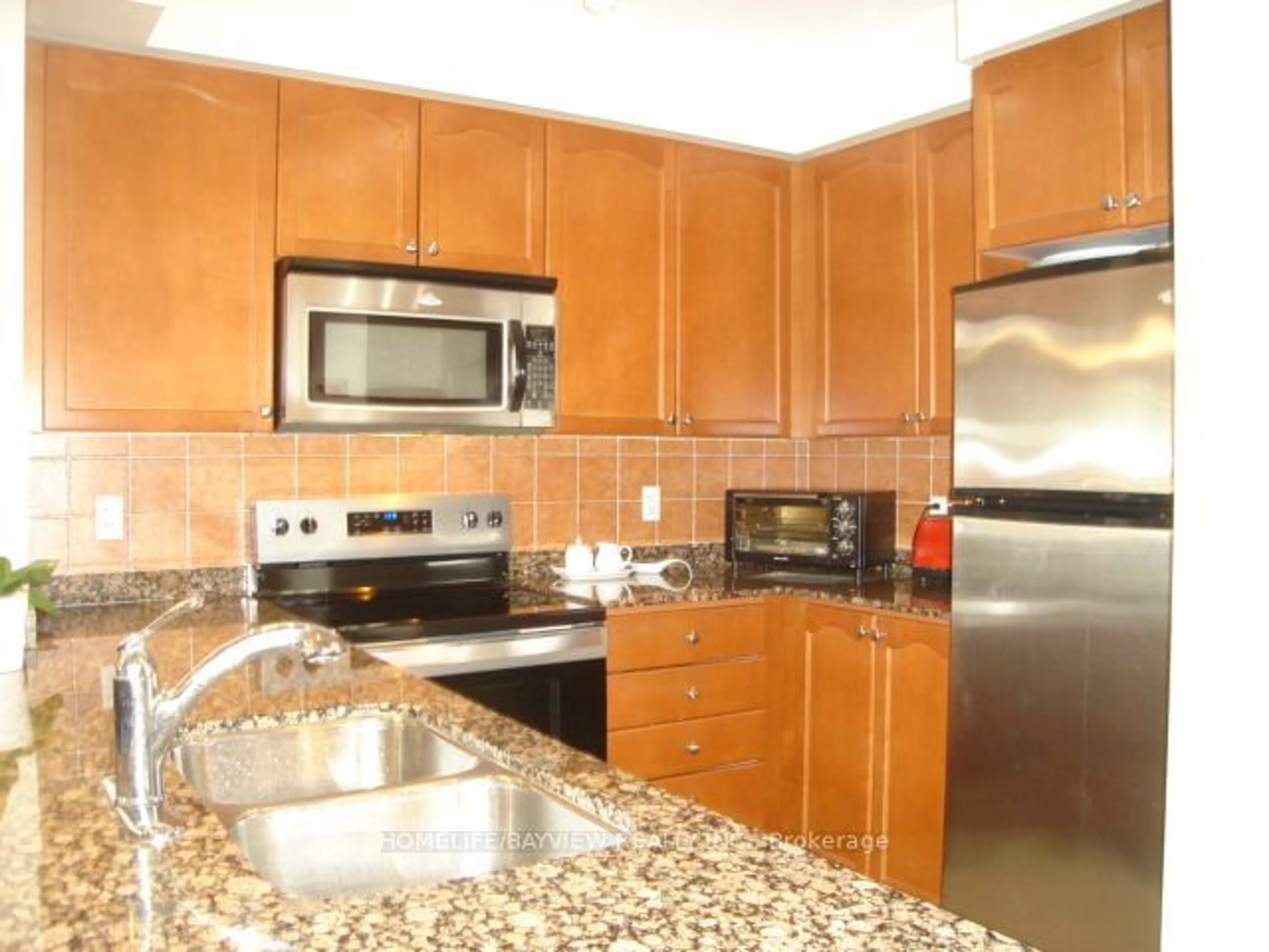 Standard kitchen for 100 promenade Circ #205, Vaughan Ontario L4J 7W7