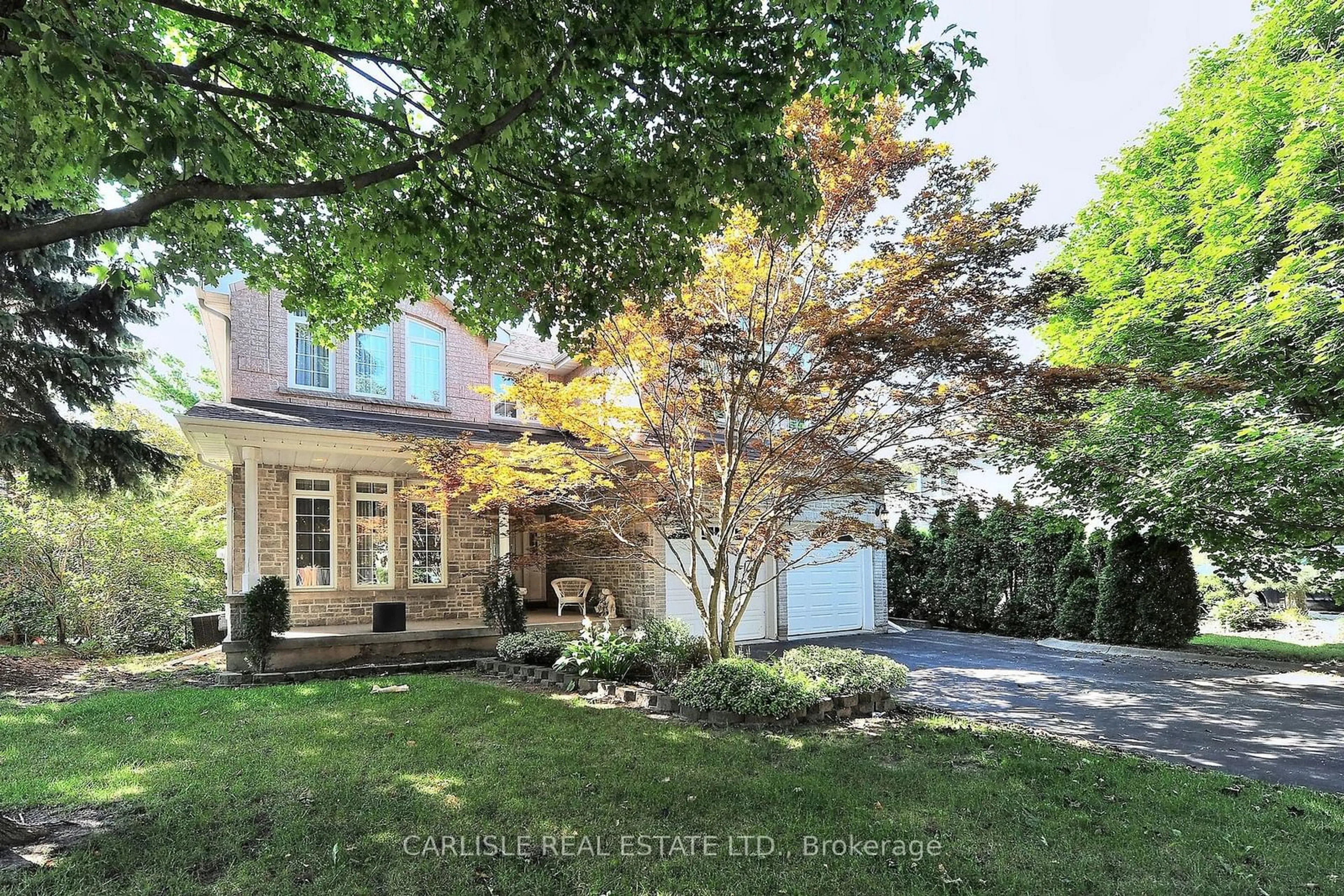 Frontside or backside of a home, the street view for 35 Oatlands Cres, Richmond Hill Ontario L4C 9P1