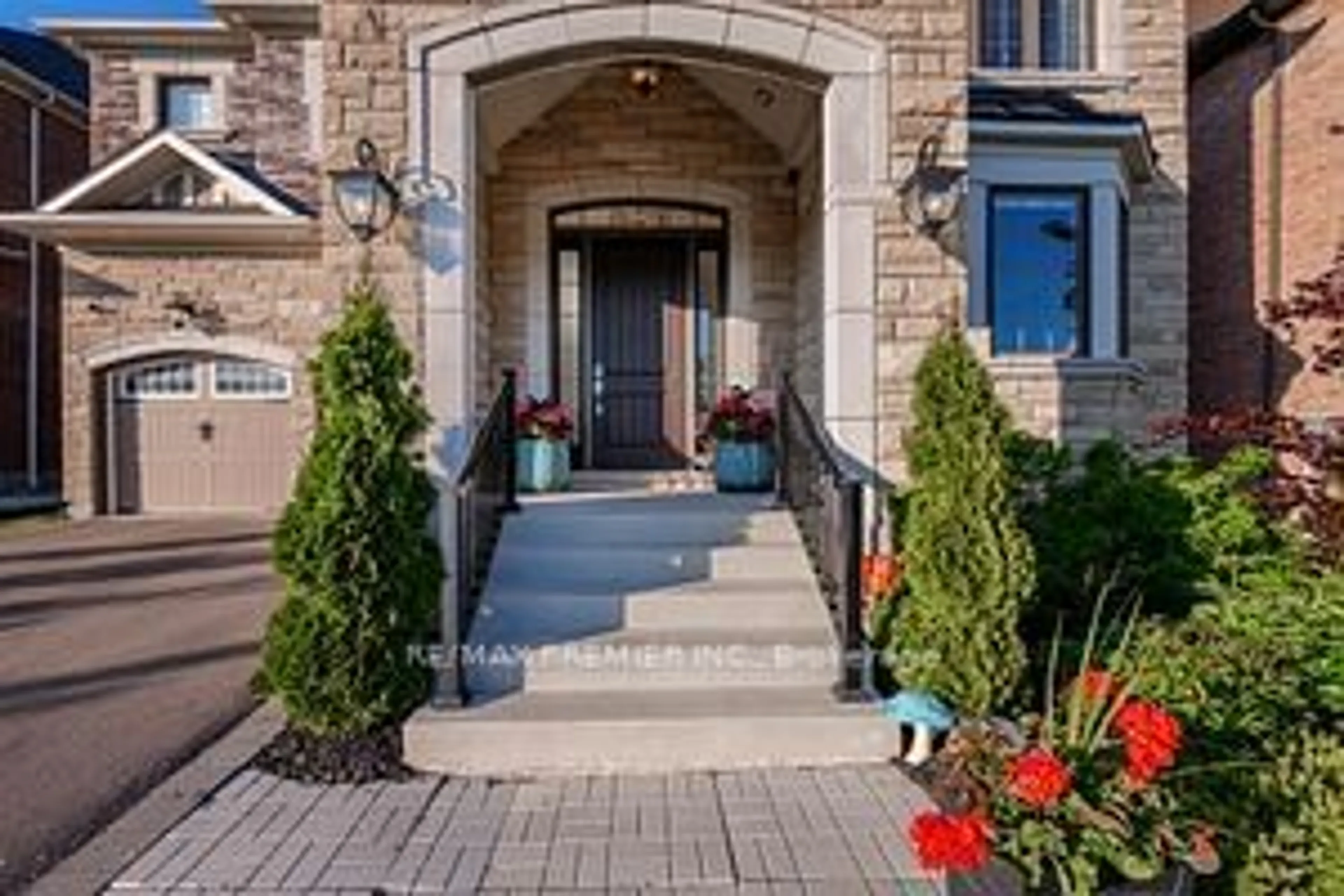 Indoor entryway, ceramic floors for 23 Grace Lake Crt, Vaughan Ontario L4H 4V2