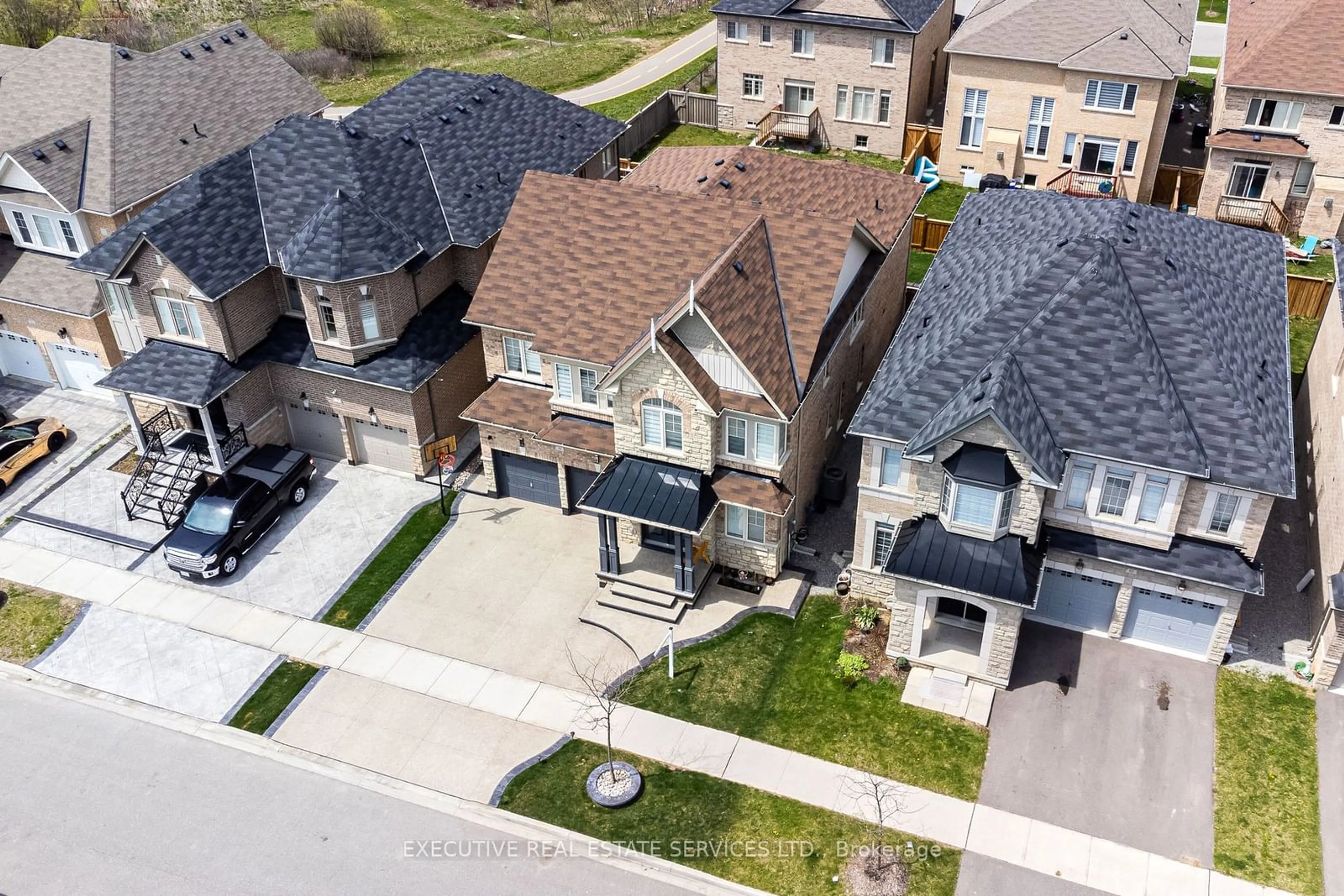 Frontside or backside of a home, the street view for 79 Elderslie Cres, Vaughan Ontario L4H 4L4