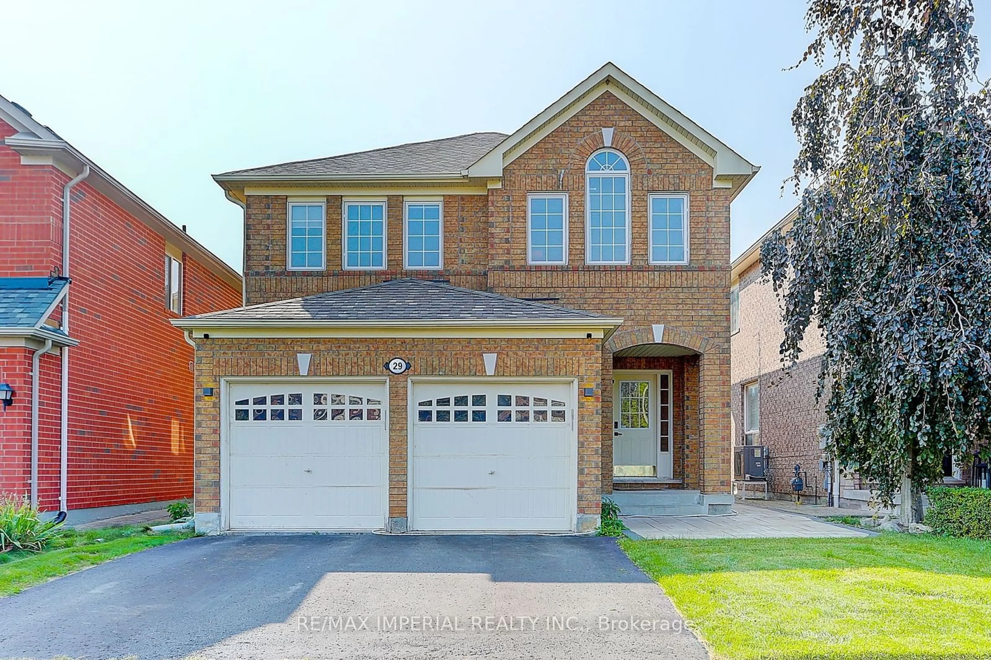 Home with brick exterior material for 29 Aloe Ave, Richmond Hill Ontario L4E 4M8